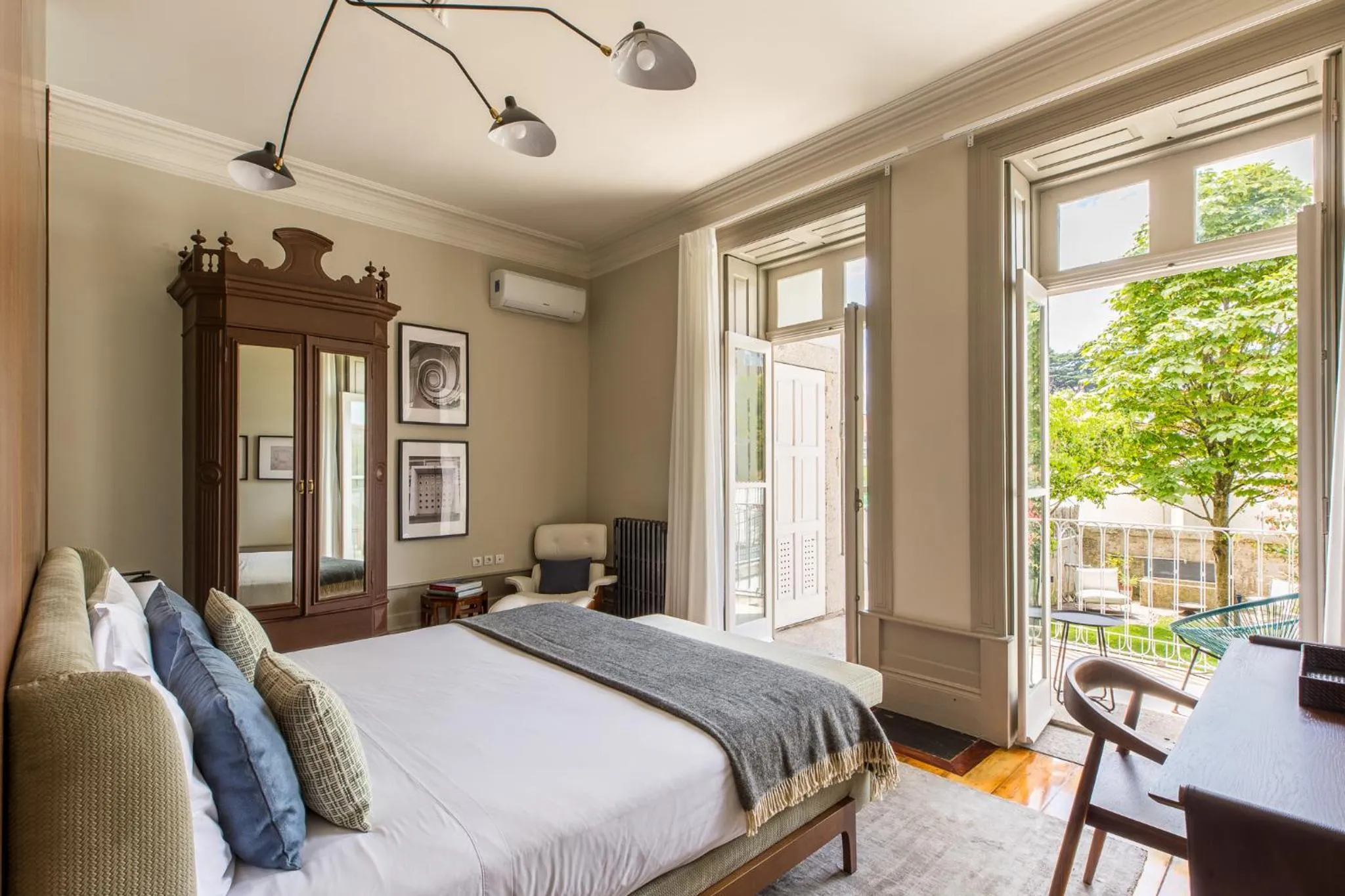Bedroom, Bed in Gallery Townhouse & Home
