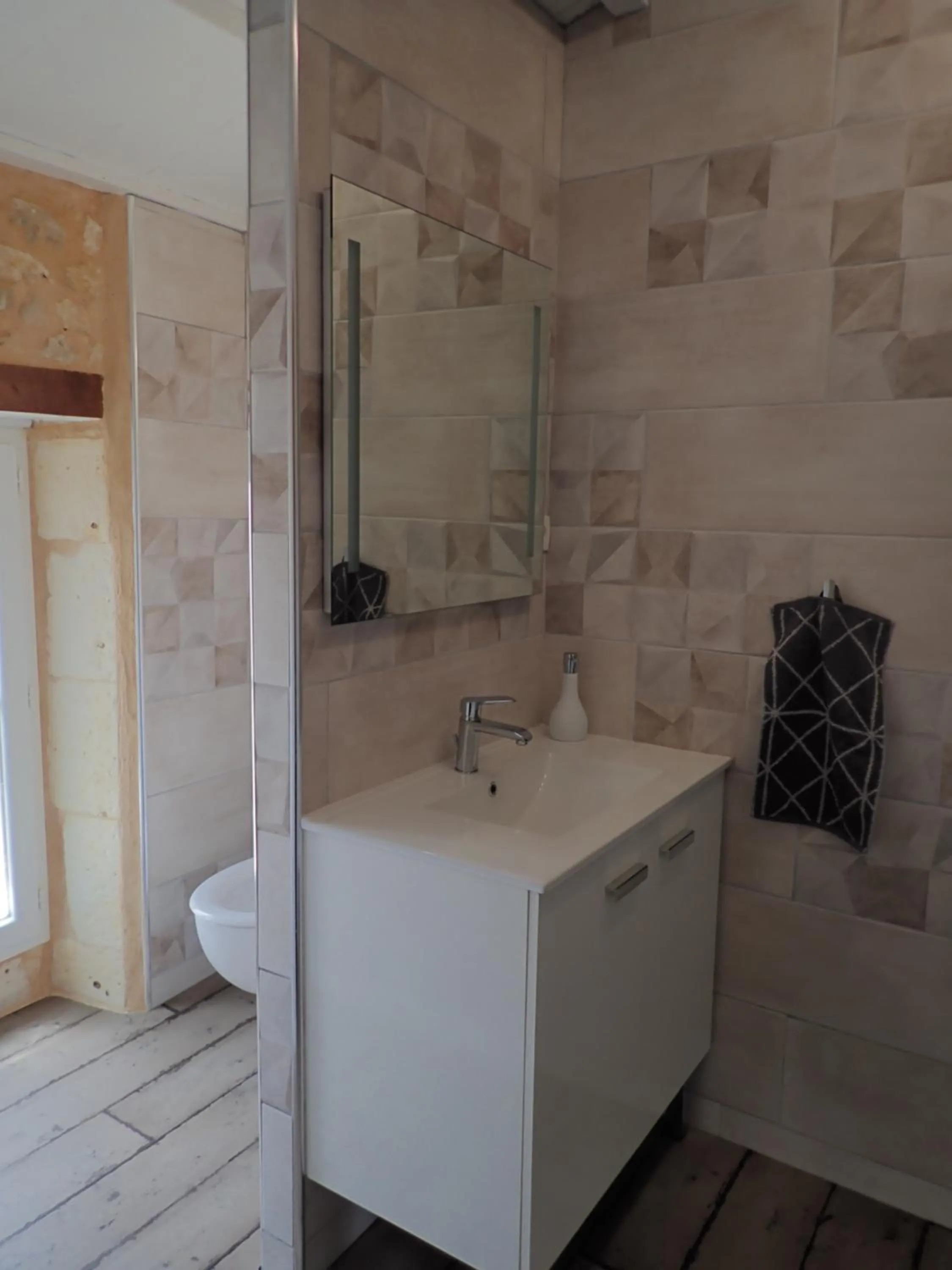 Bathroom in La Miramboise, chambres et table d hôtes