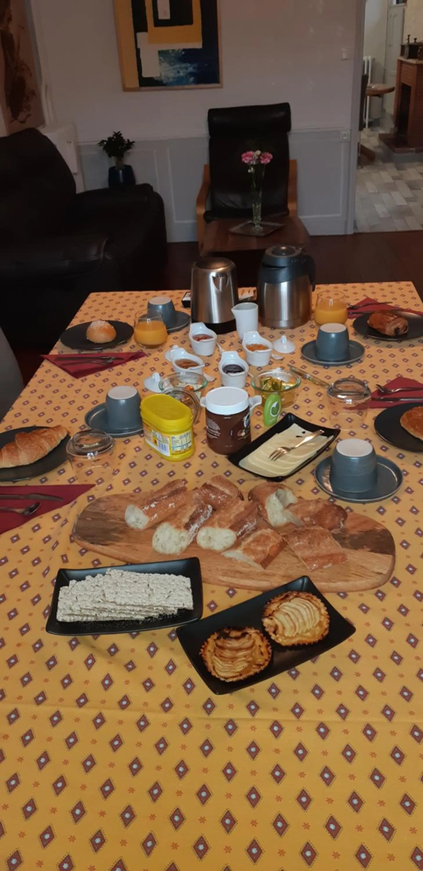 Continental breakfast in La Miramboise, chambres et table d hôtes