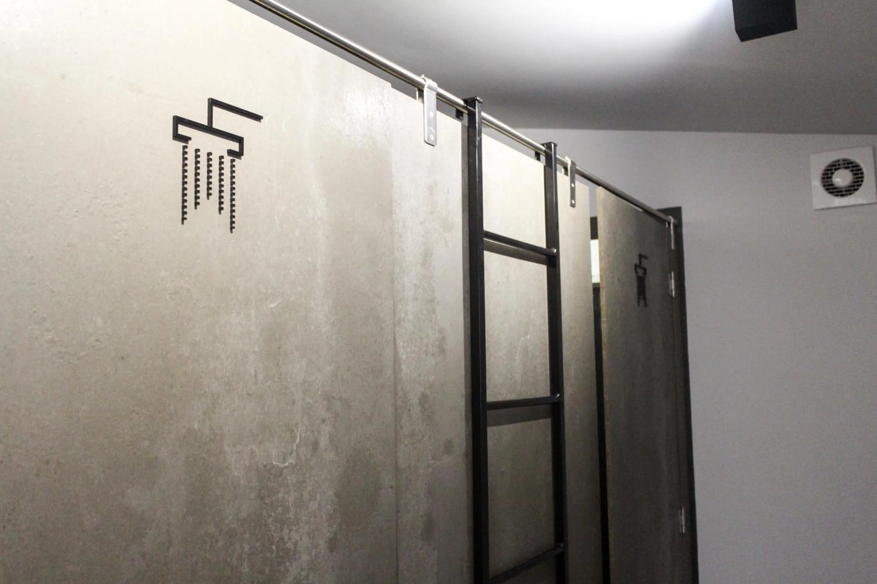 Shower in Hostel Pia do Urso