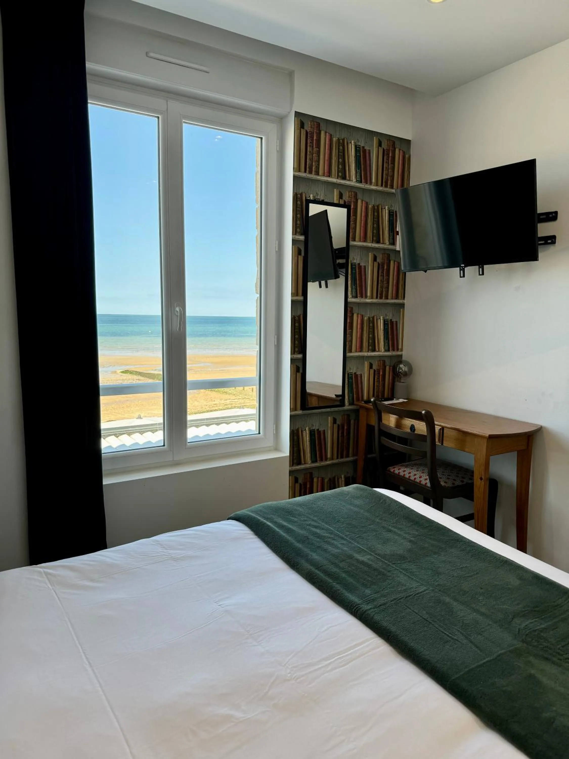 Bedroom, Bed in Le Clos Normand