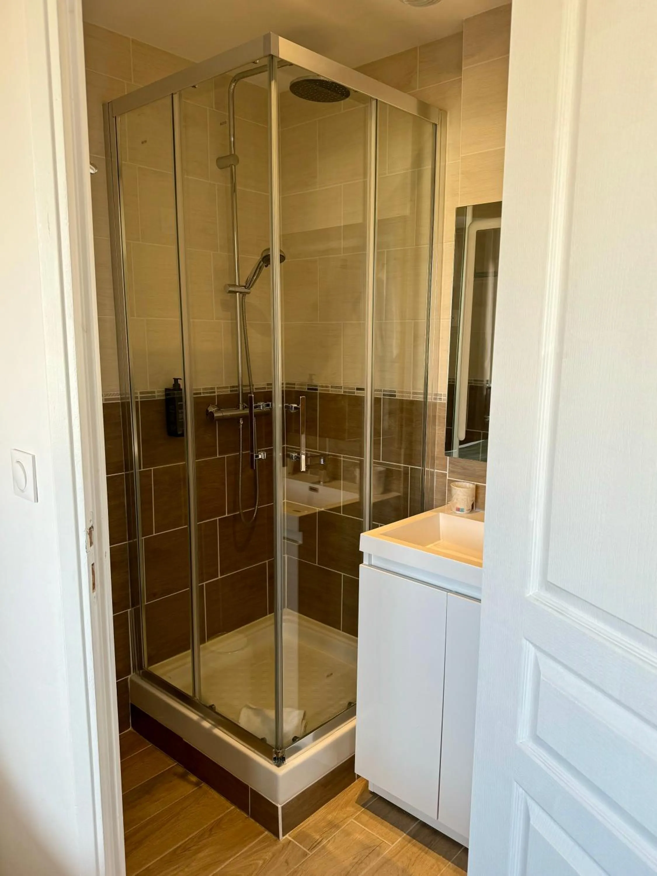 Shower in Le Clos Normand