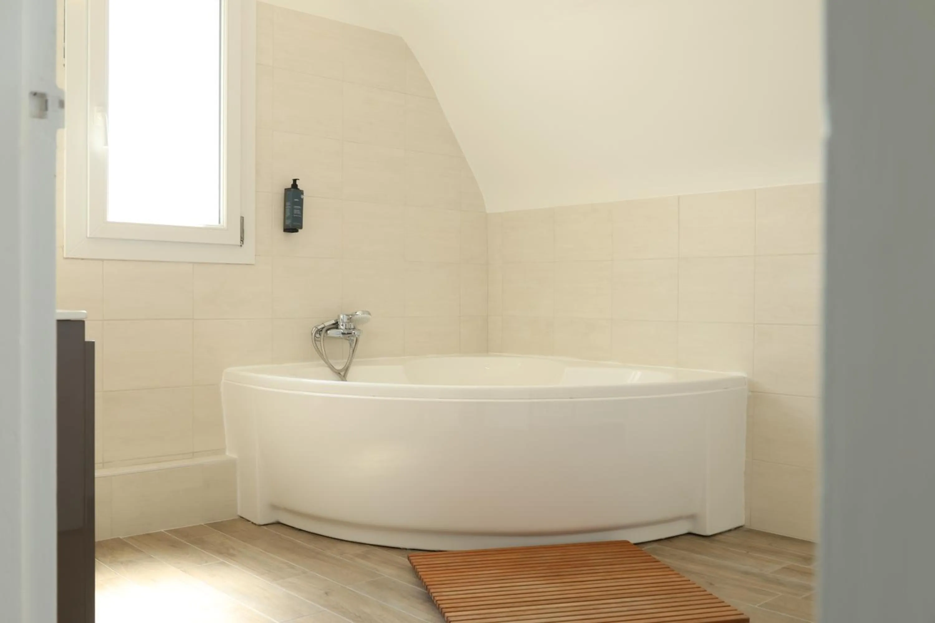 Bath in Le Clos Normand