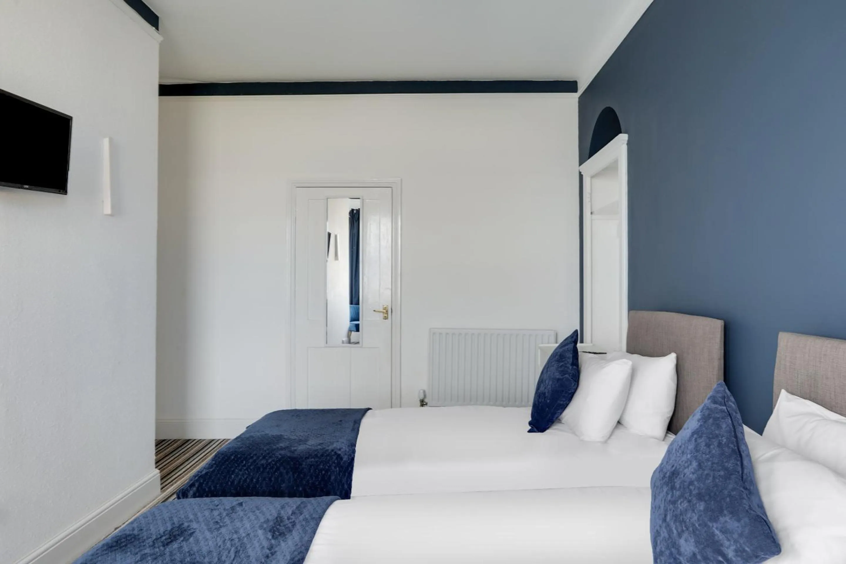 Bedroom, Bed in Lord Kitcheners Guest House