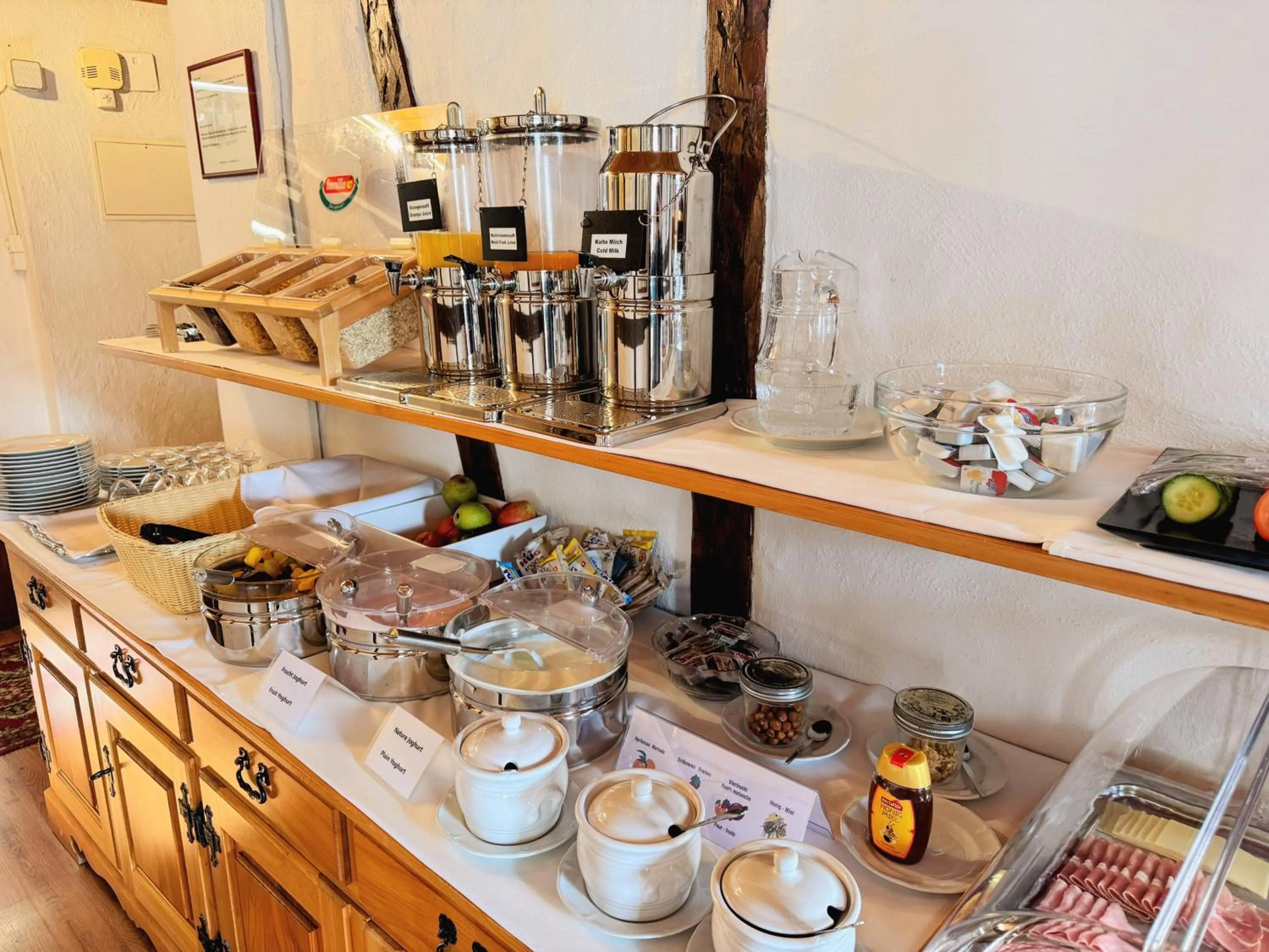 Breakfast in Hotel Chalet Swiss