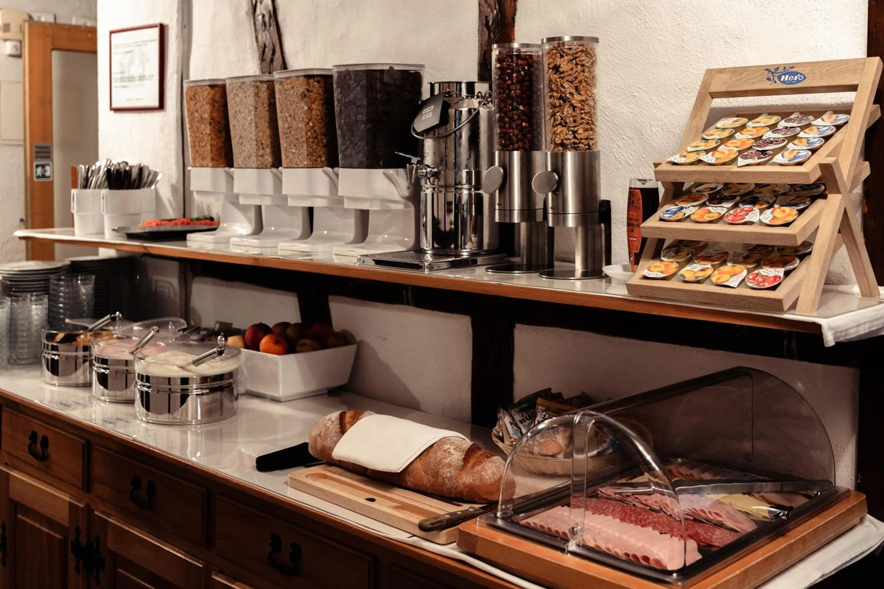 Food and drinks in Hotel Chalet Swiss