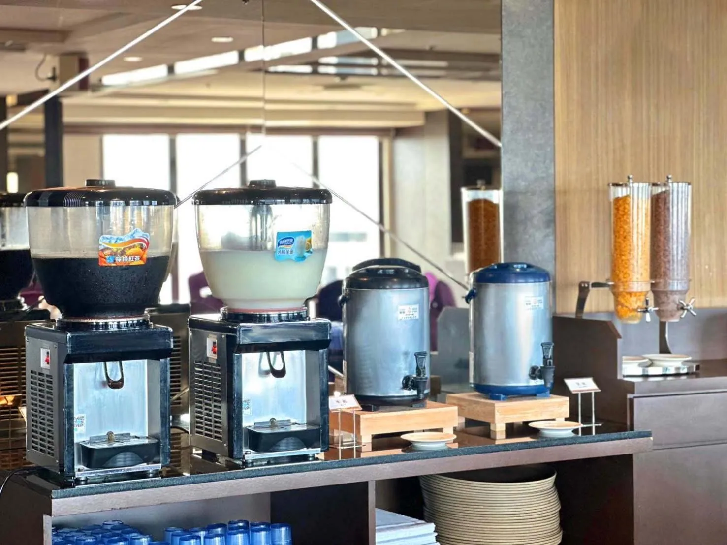 Breakfast in Grand Earl Hotel