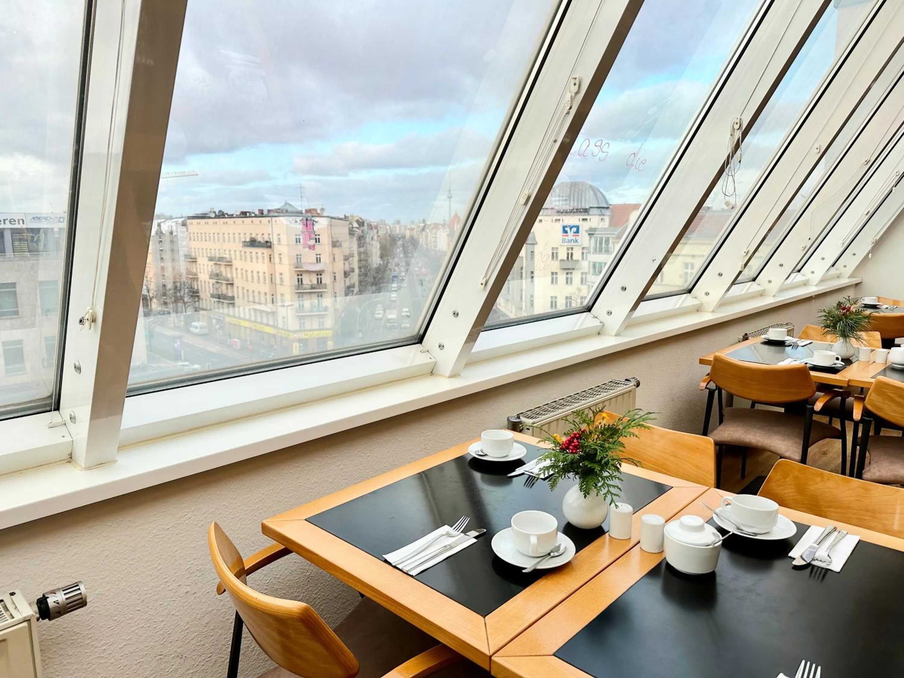 Restaurant/places to eat in Grand Hostel Berlin Urban