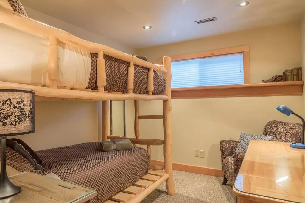 Bed in Revelstoke House Luxury Log House at Base of Resort