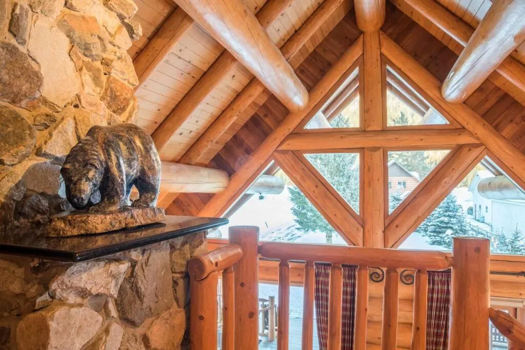 Revelstoke House Luxury Log House at Base of Resort