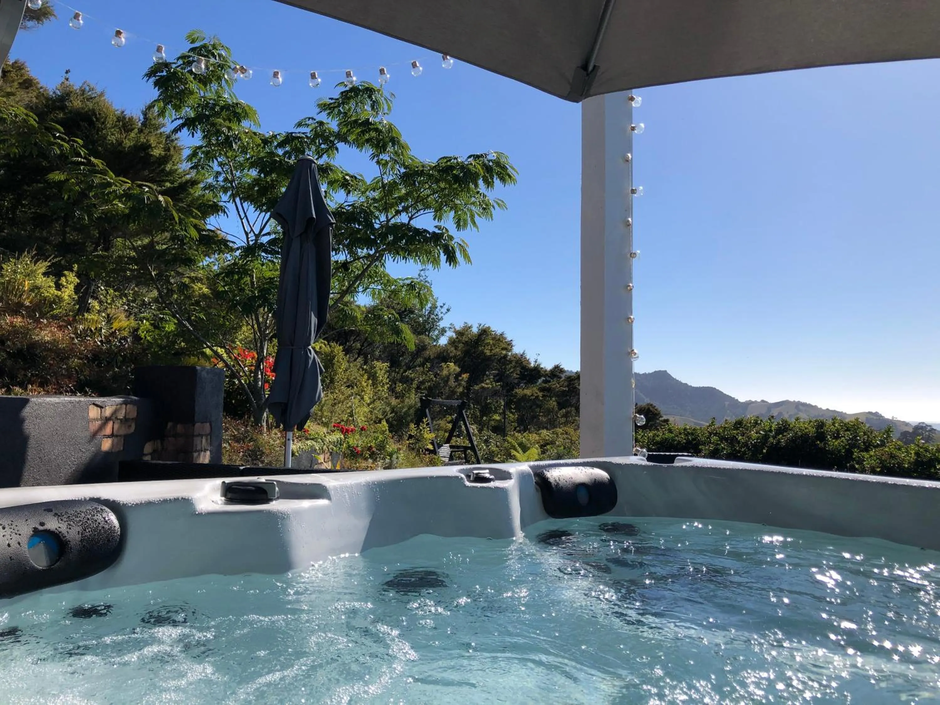 Hot Tub in Bayview Valley Lodge Bed & Breakfast