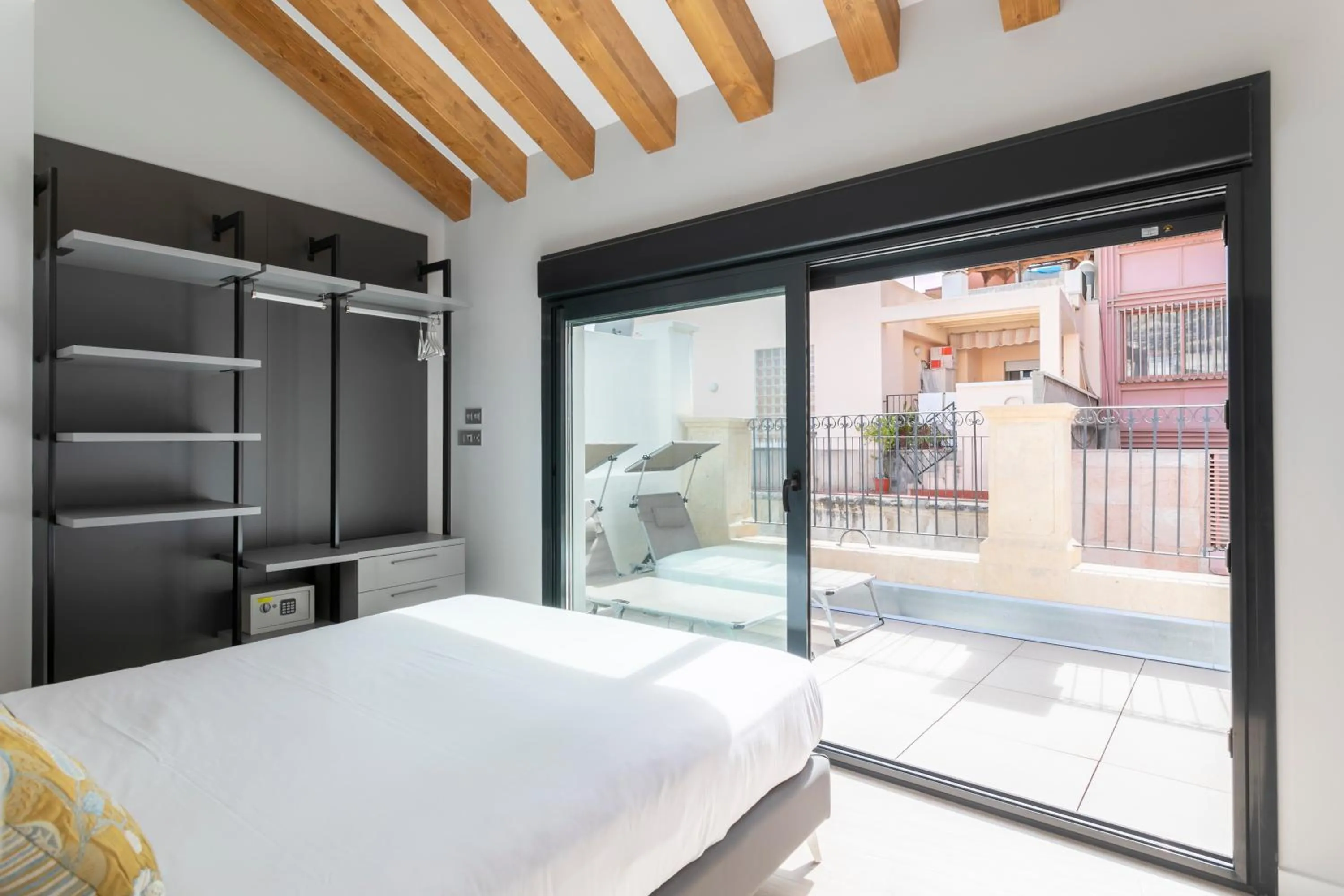 Photo of the whole room, Bed in Arenal Suites Alicante