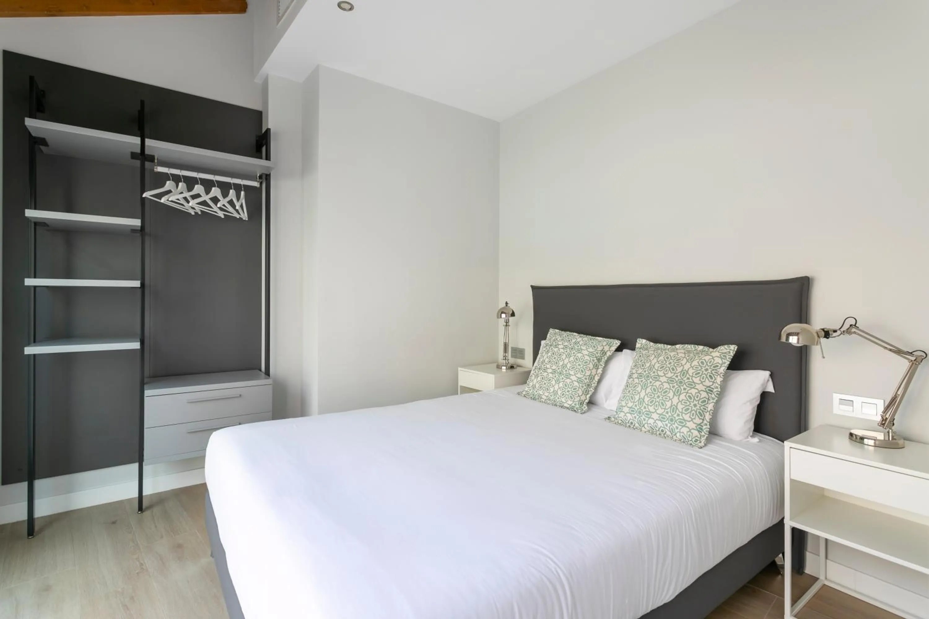 Bedroom, Bed in Arenal Suites Alicante