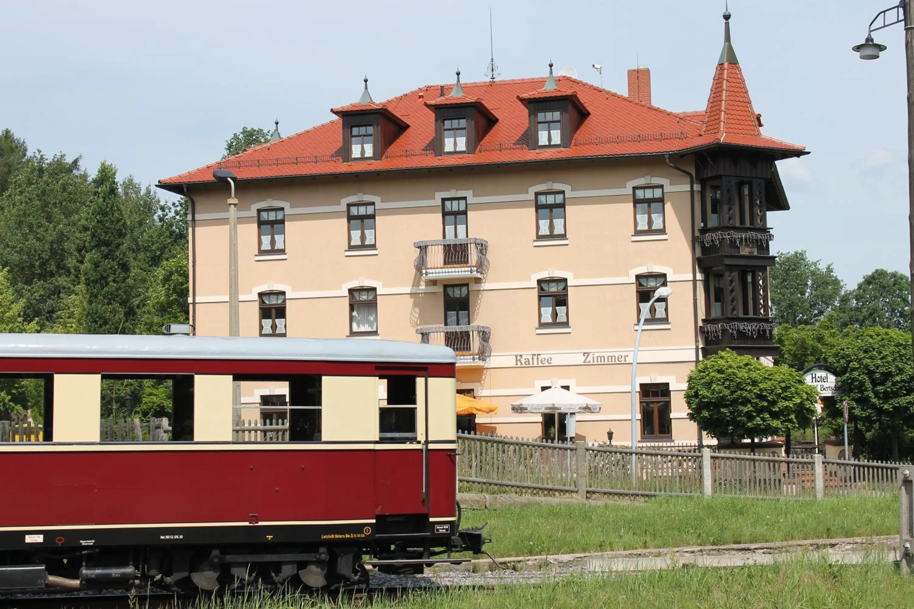 Property building in Hotel BB Bahnhof Bertsdorf
