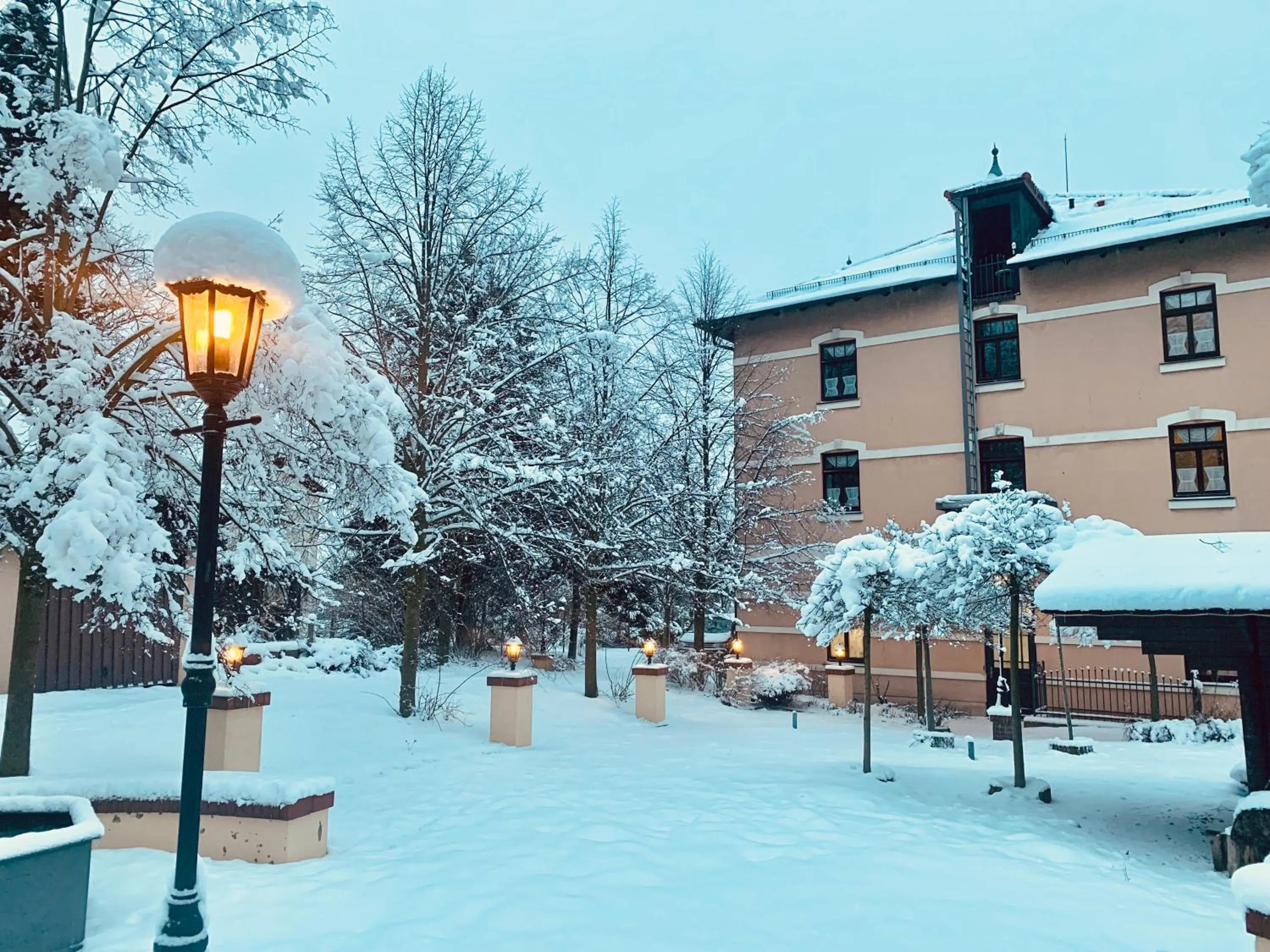 Facade/entrance in Hotel BB Bahnhof Bertsdorf