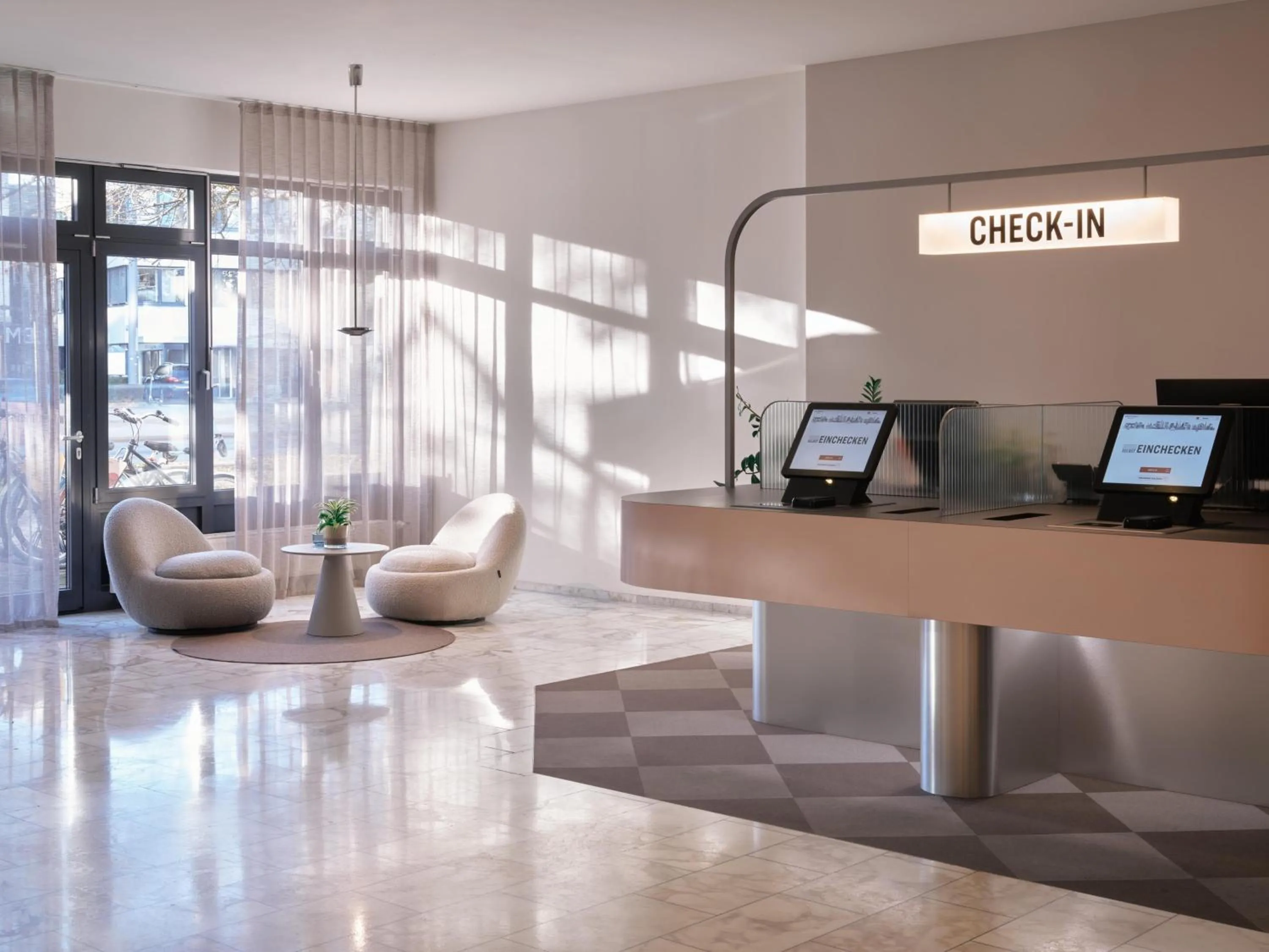 Lobby or reception in Flemings Hotel München-Schwabing