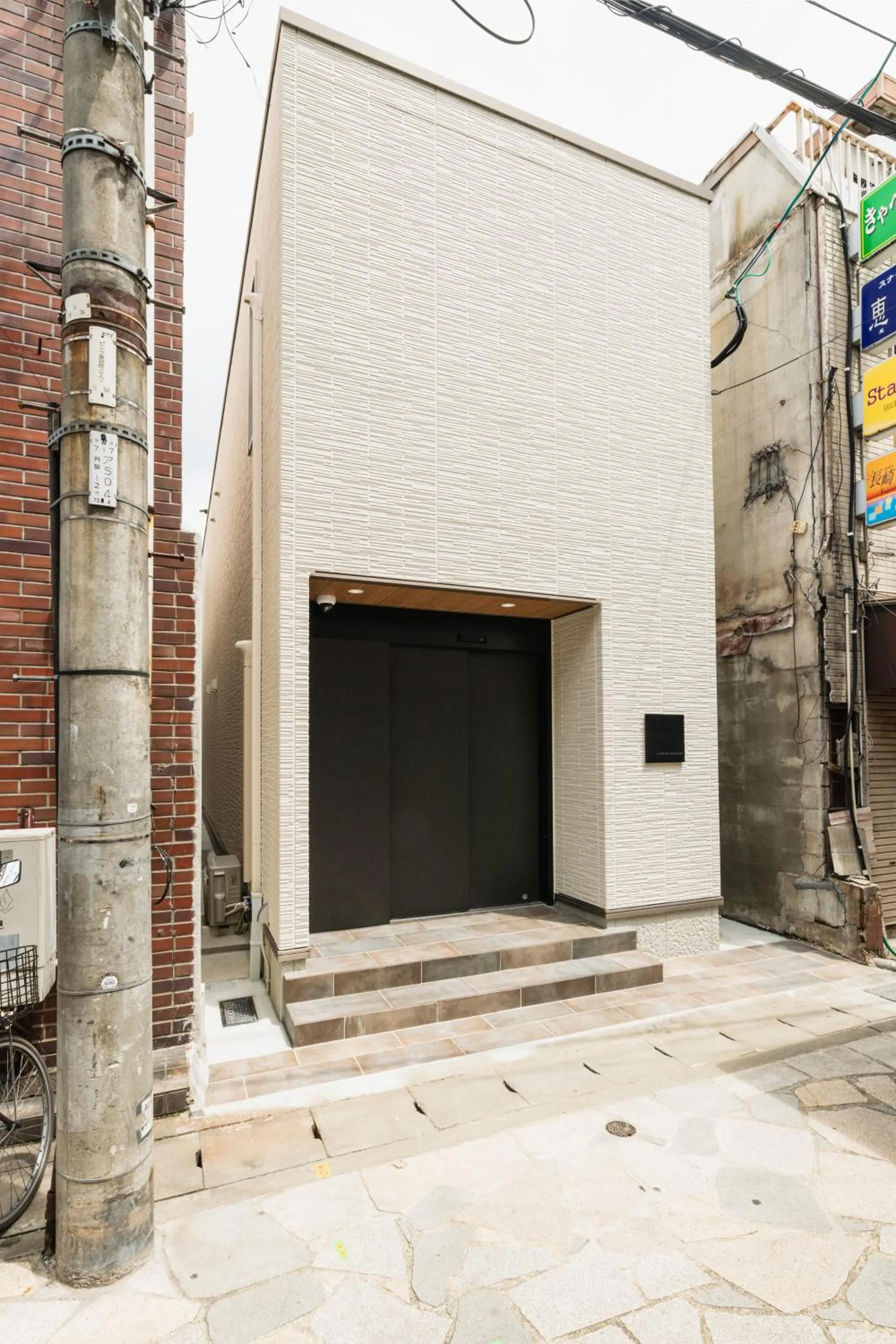 Property building in GRAND BASE Shianbashi