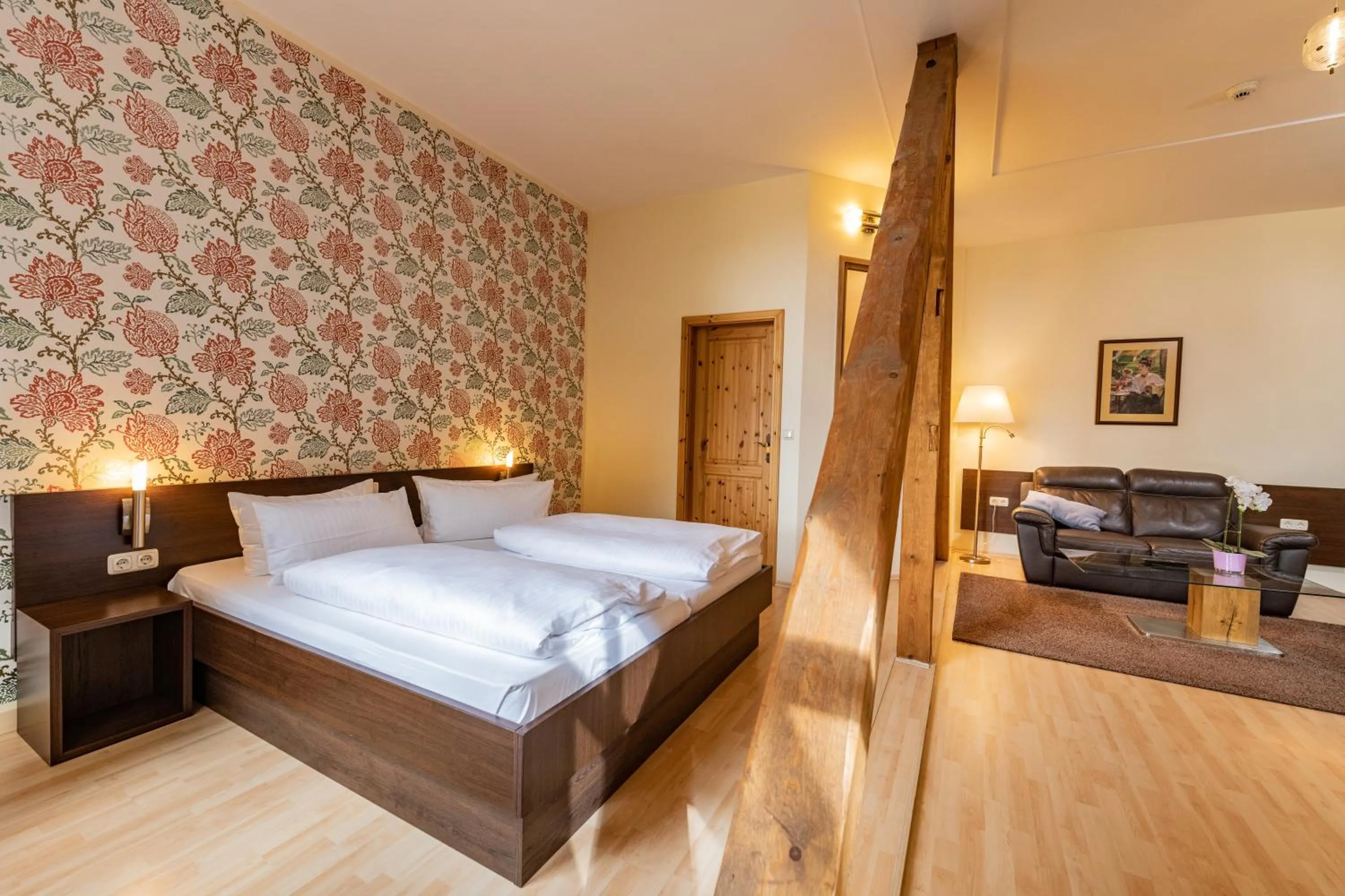 Photo of the whole room, Bed in Kulturhotel Kaiserhof