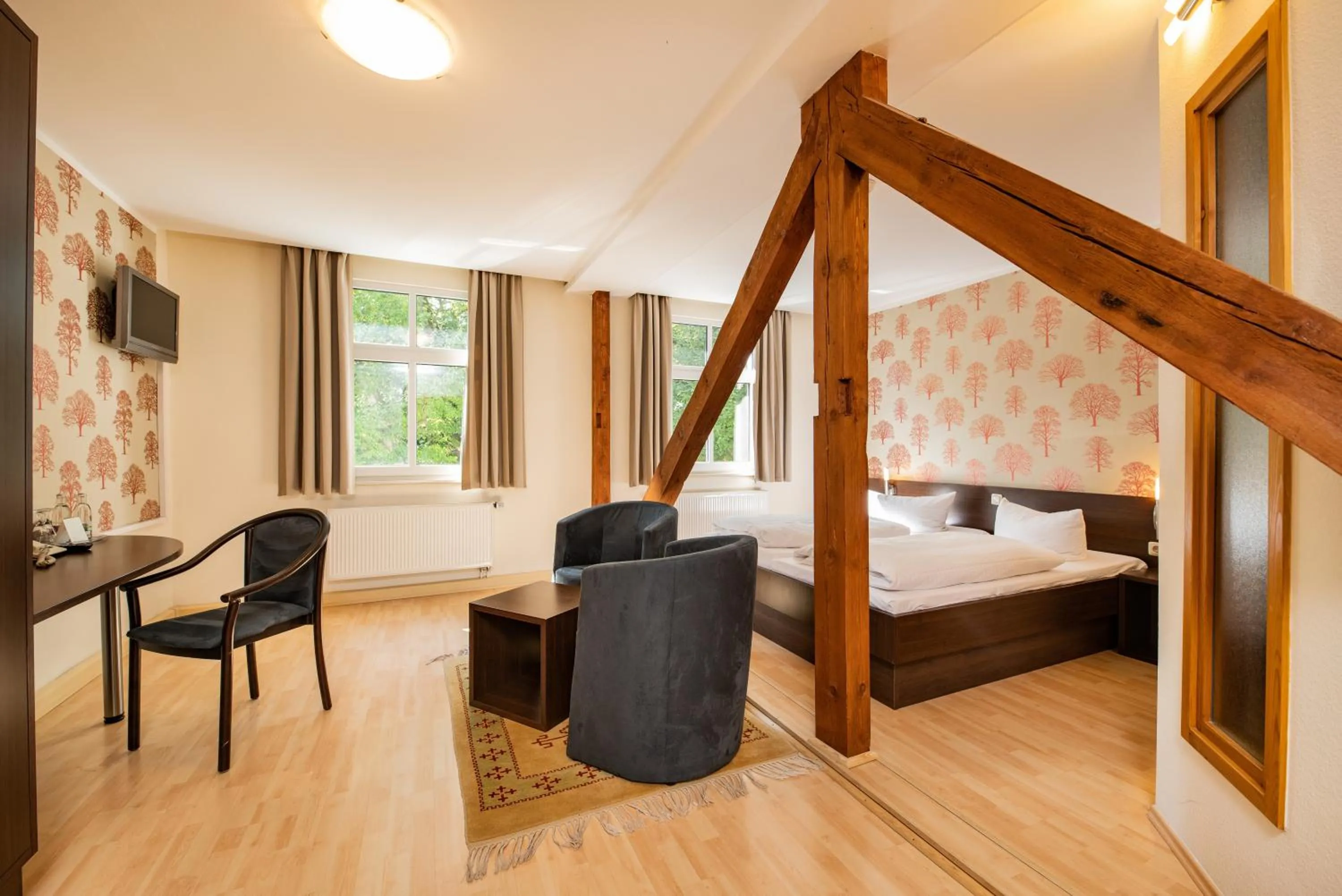 Photo of the whole room, Bed in Kulturhotel Kaiserhof