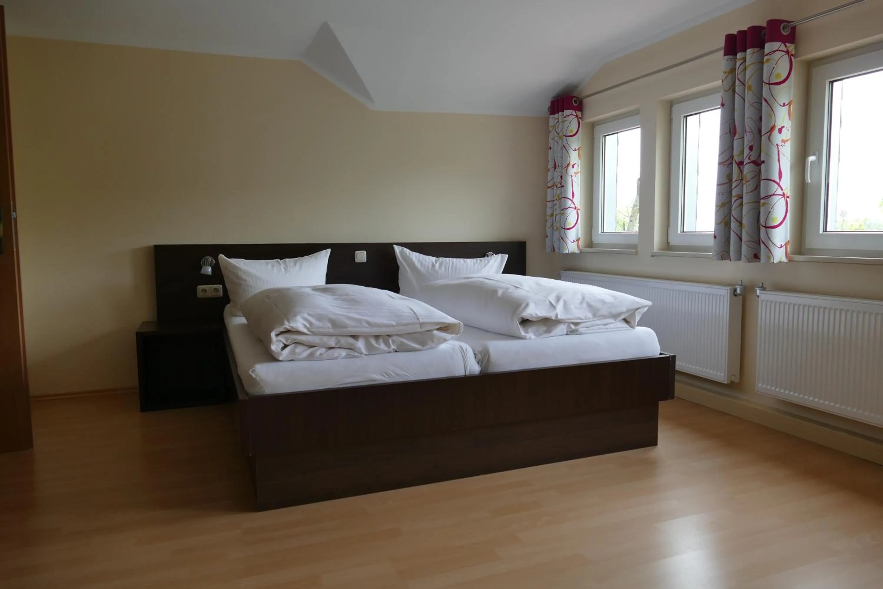 Photo of the whole room, Bed in Kulturhotel Kaiserhof