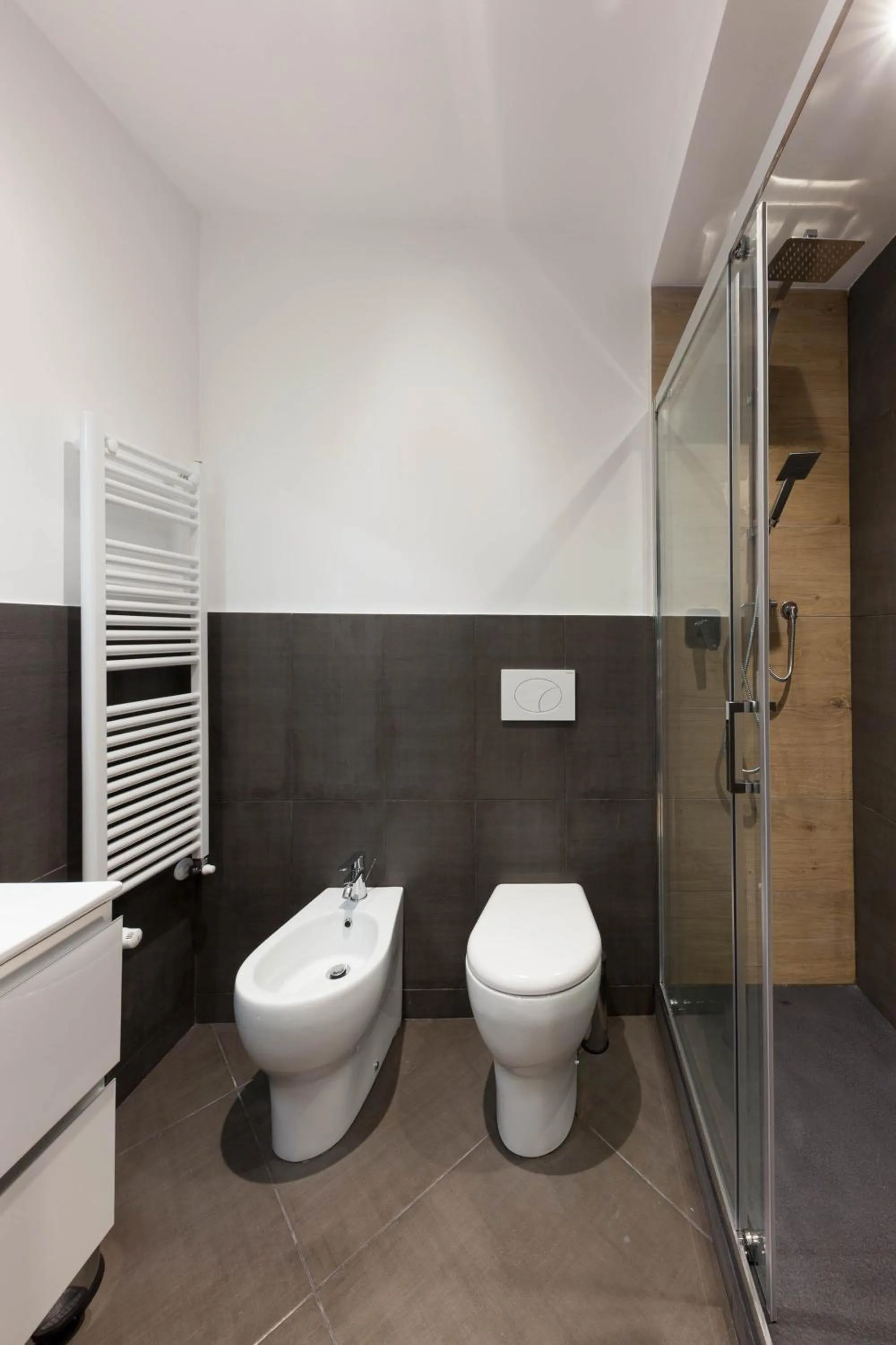 Shower in Teseo Rooms & Relax