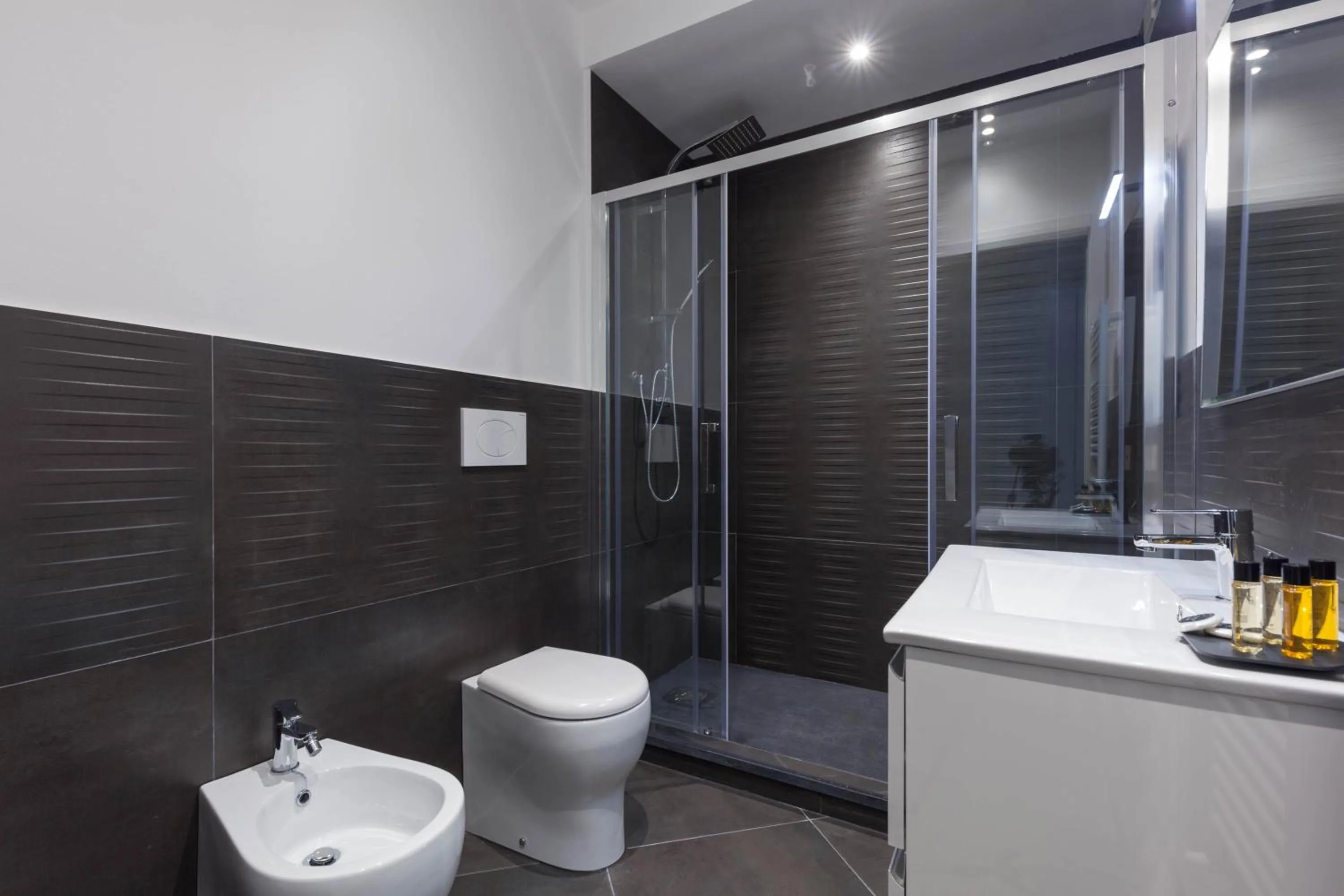 Shower in Teseo Rooms & Relax