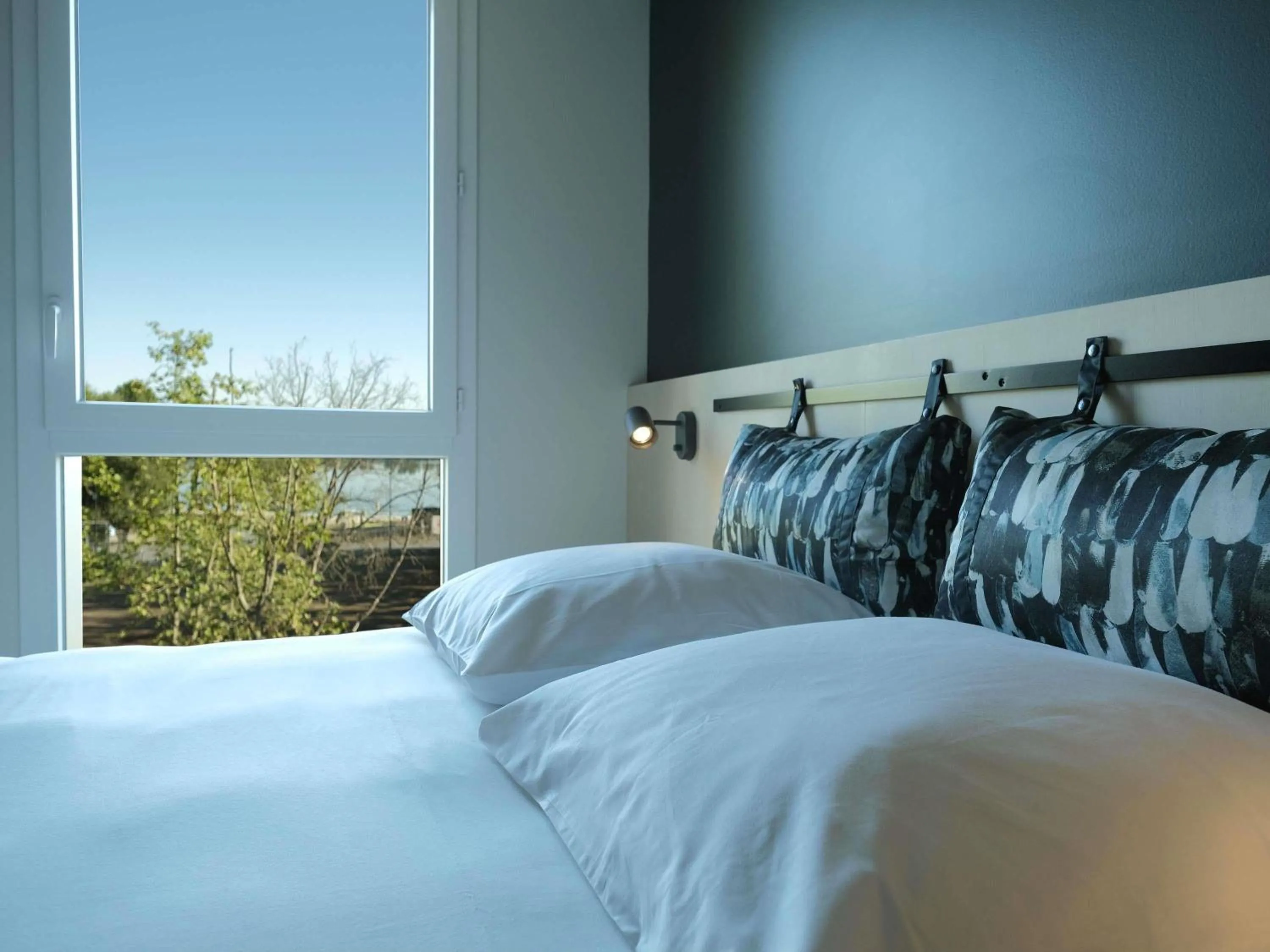 Bedroom, Bed in ibis Styles Bordeaux Lac Bruges