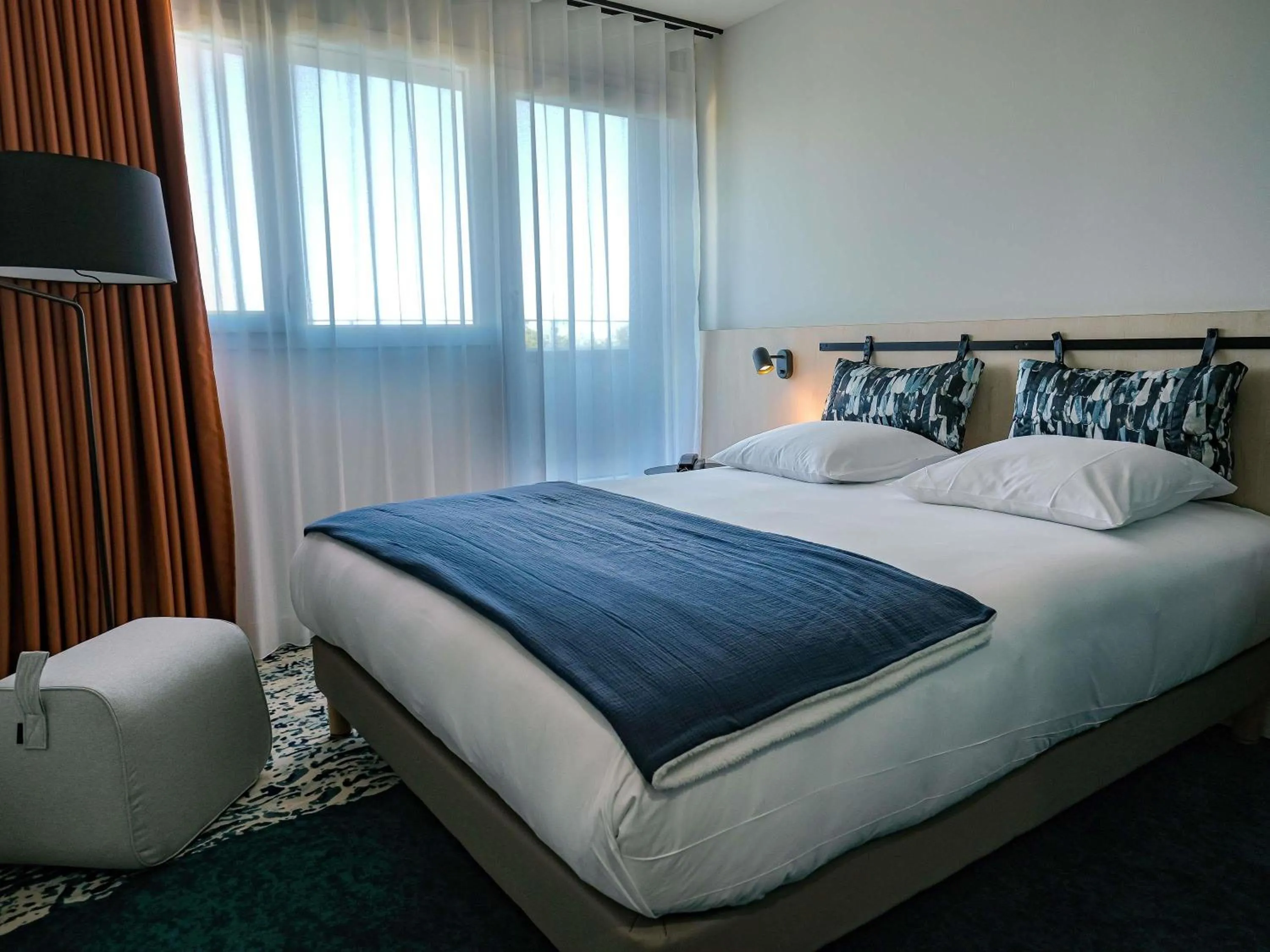 Bedroom, Bed in ibis Styles Bordeaux Lac Bruges