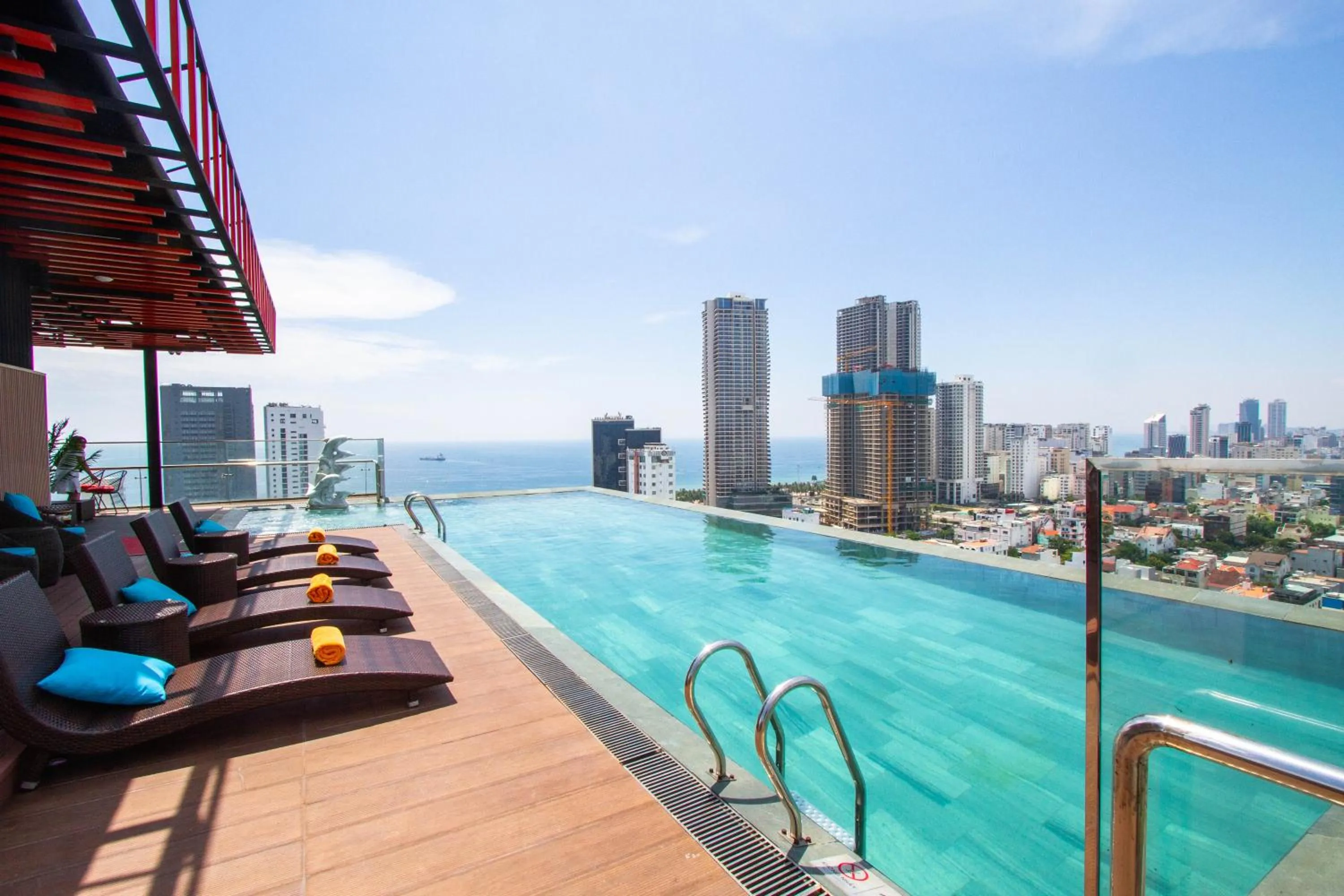Property building in Cordial Grand Hotel Da Nang Beach - Infinity Rooftop Pool