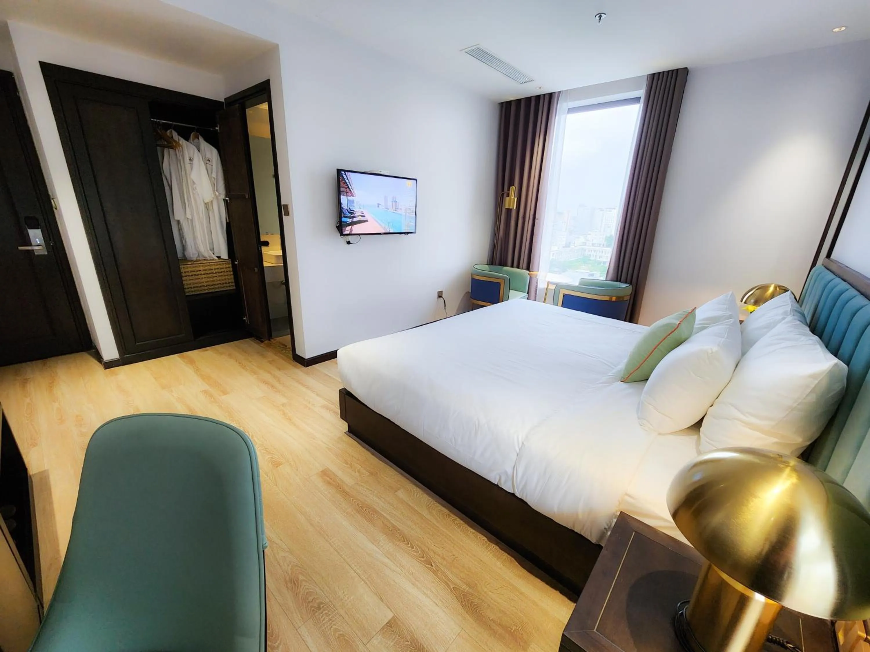 Communal lounge/ TV room, Bed in Cordial Grand Hotel Da Nang Beach - Infinity Rooftop Pool