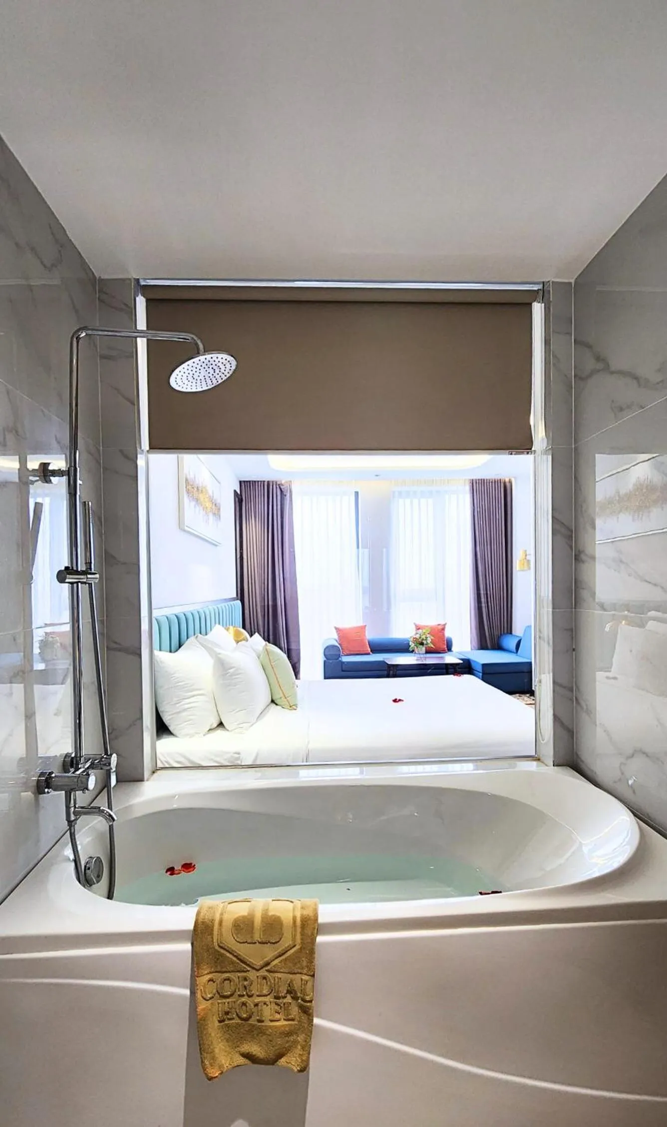 Bed in Cordial Grand Hotel Da Nang Beach - Infinity Rooftop Pool