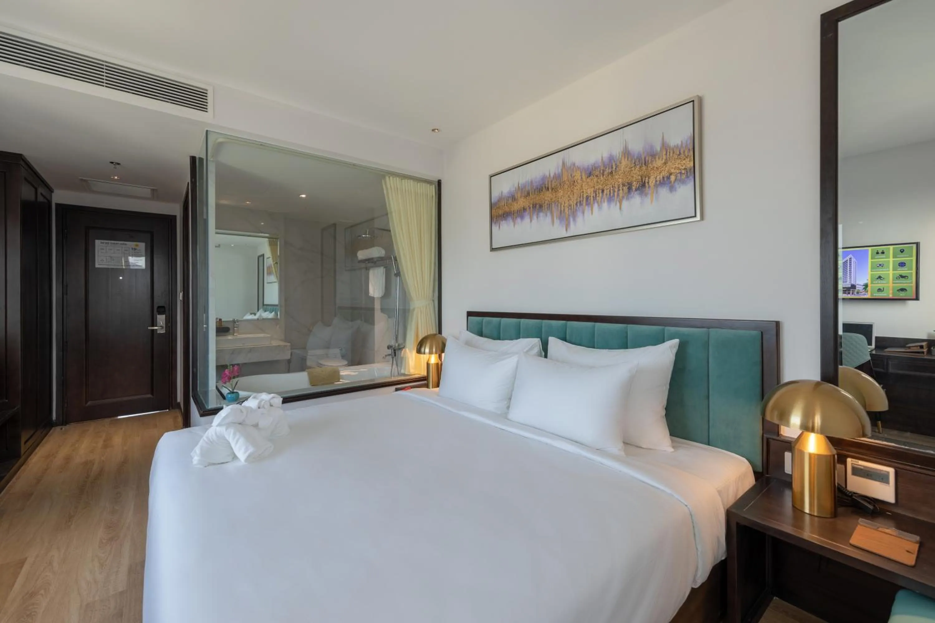 Bed in Cordial Grand Hotel Da Nang Beach - Infinity Rooftop Pool