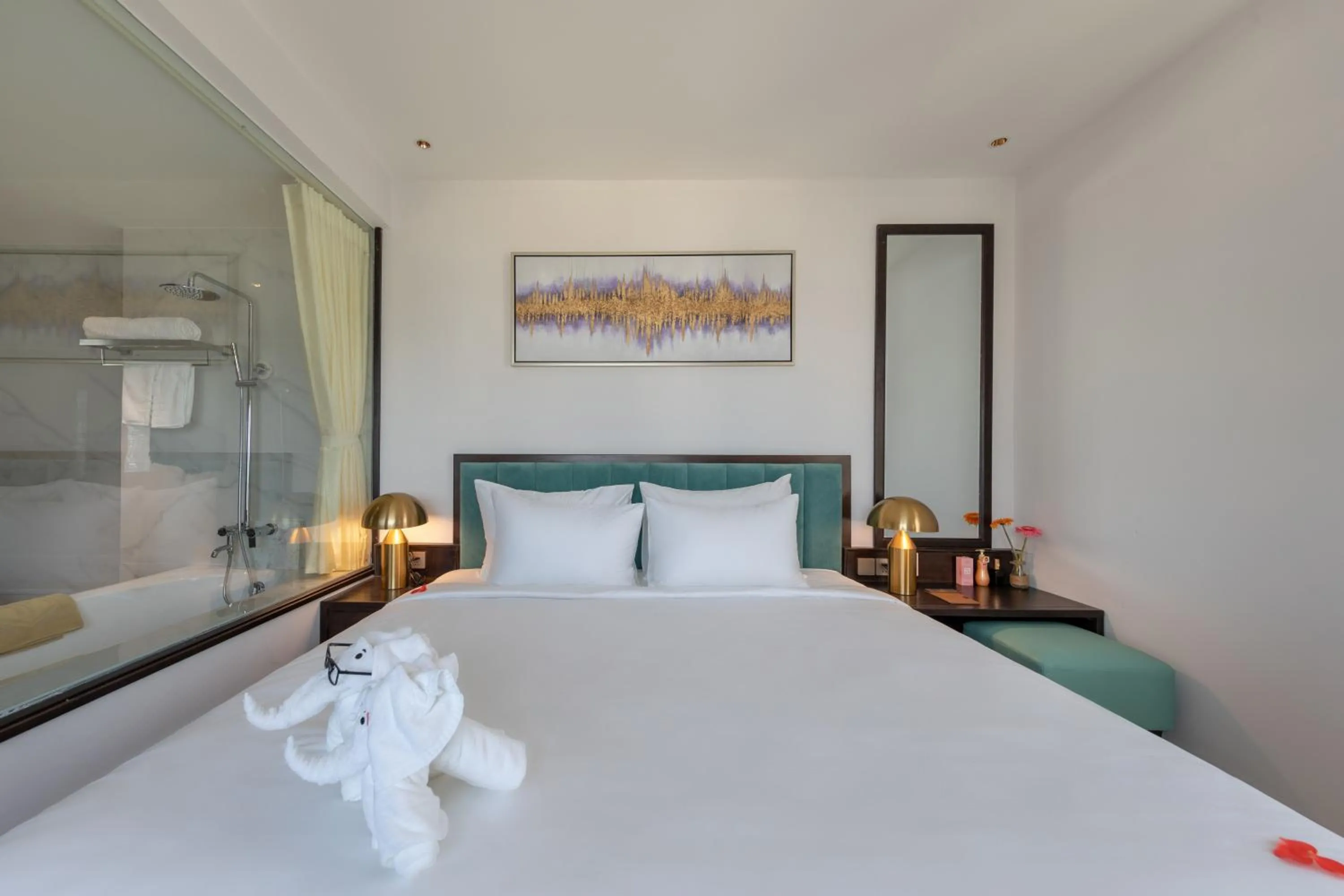 Bed in Cordial Grand Hotel Da Nang Beach - Infinity Rooftop Pool