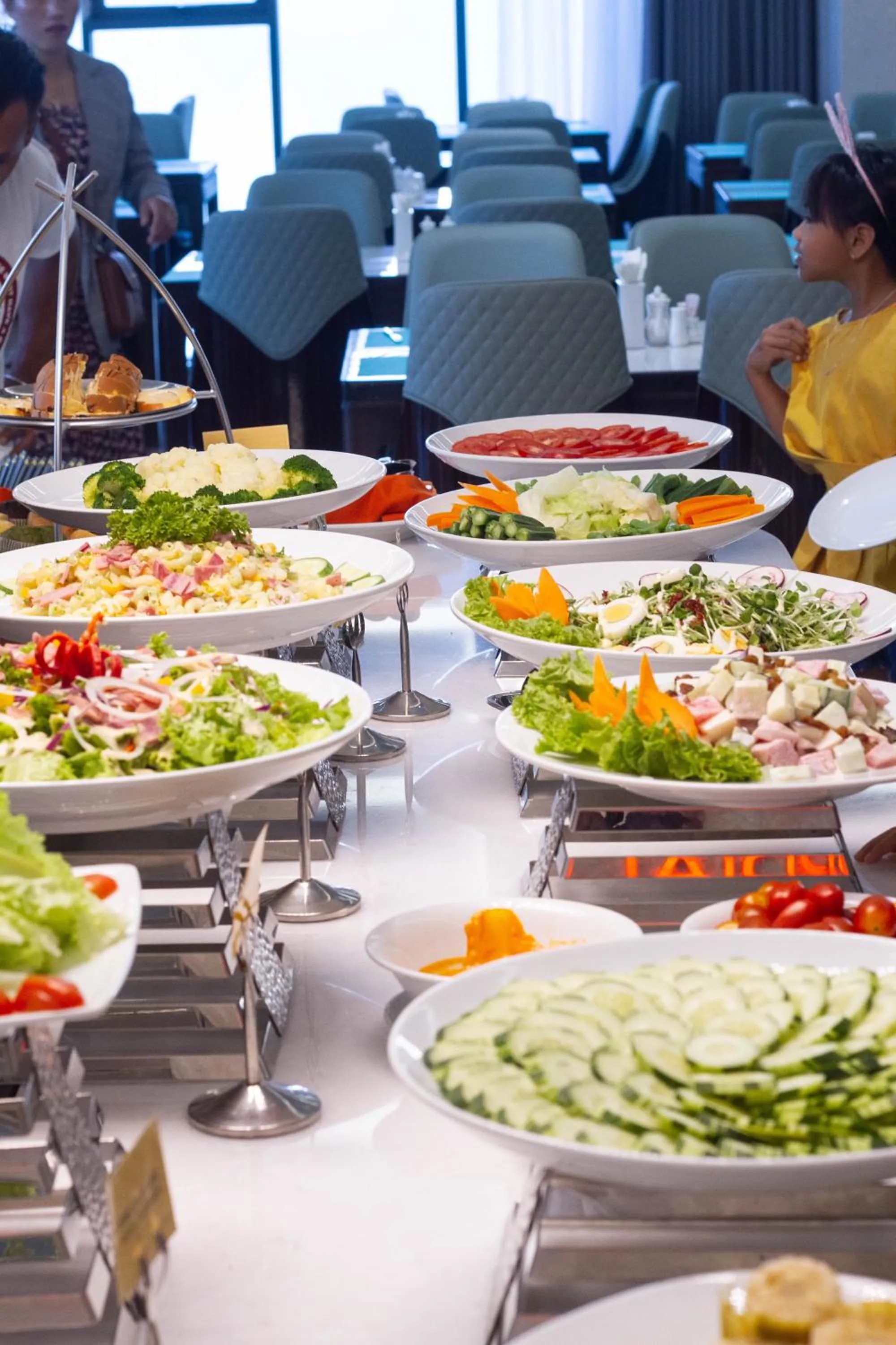 People in Cordial Grand Hotel Da Nang Beach - Infinity Rooftop Pool