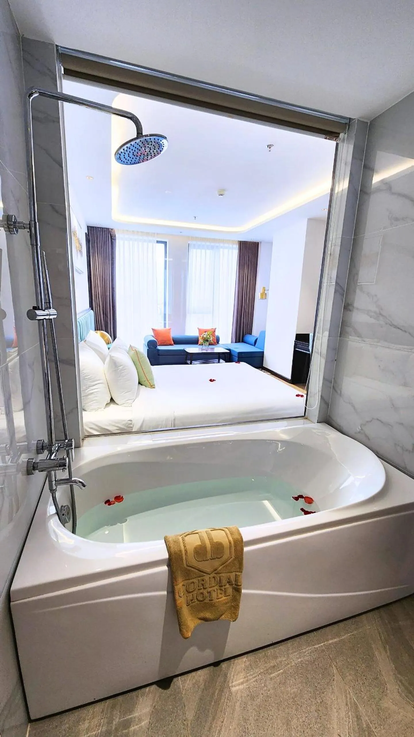 Bed in Cordial Grand Hotel Da Nang Beach - Infinity Rooftop Pool