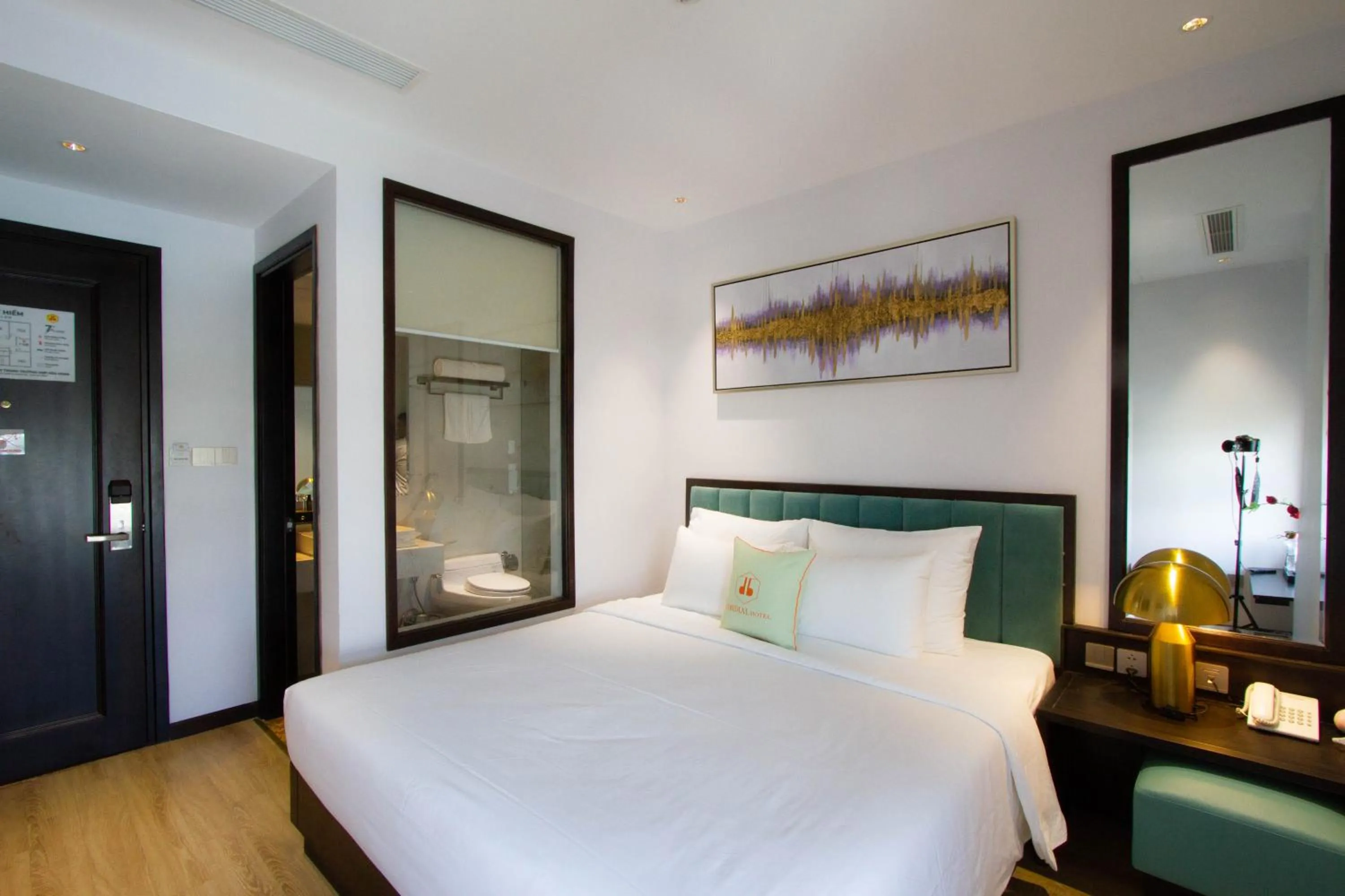 Bed in Cordial Grand Hotel Da Nang Beach - Infinity Rooftop Pool