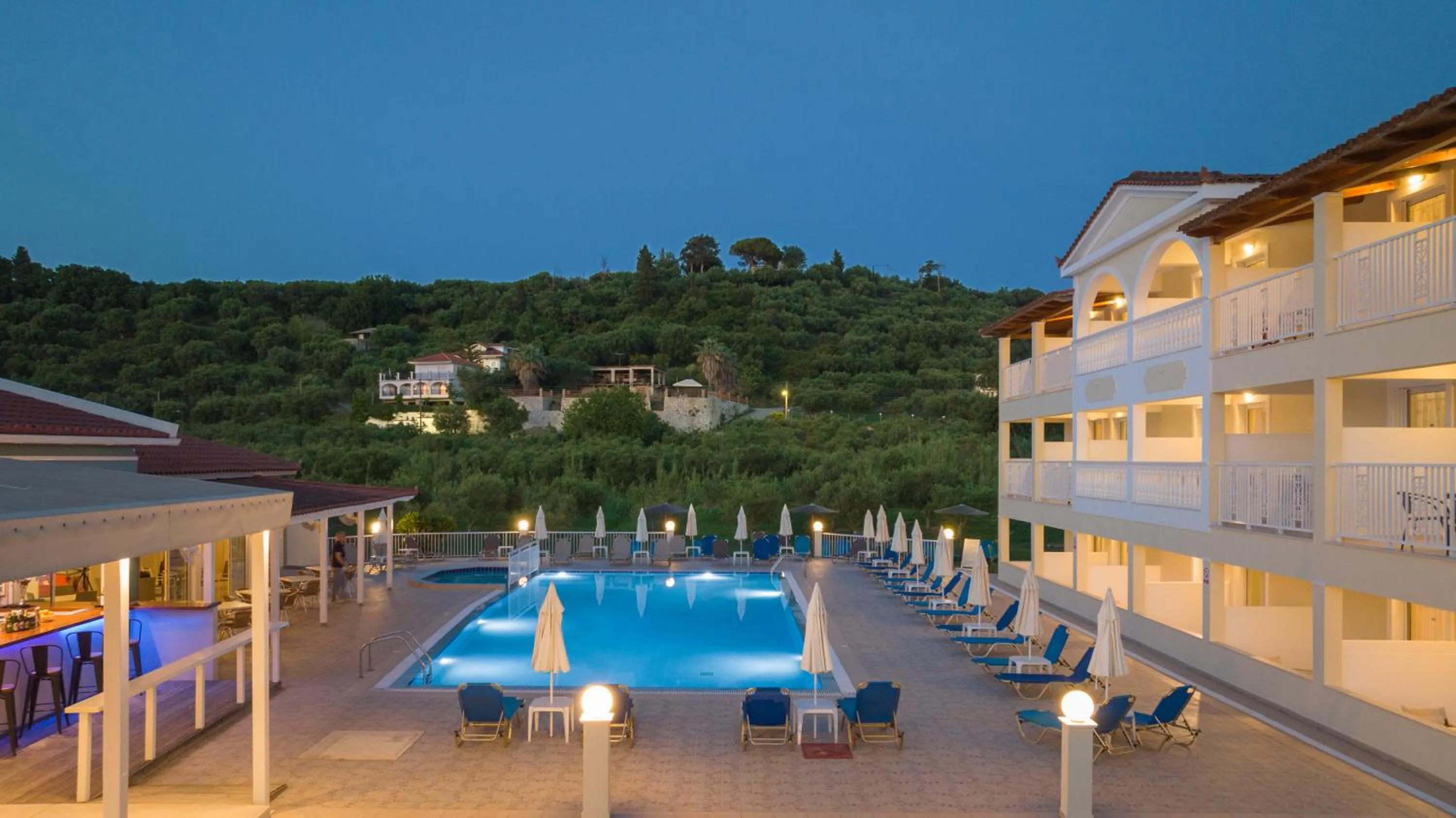 Swimming pool in Manousis ApartHotel