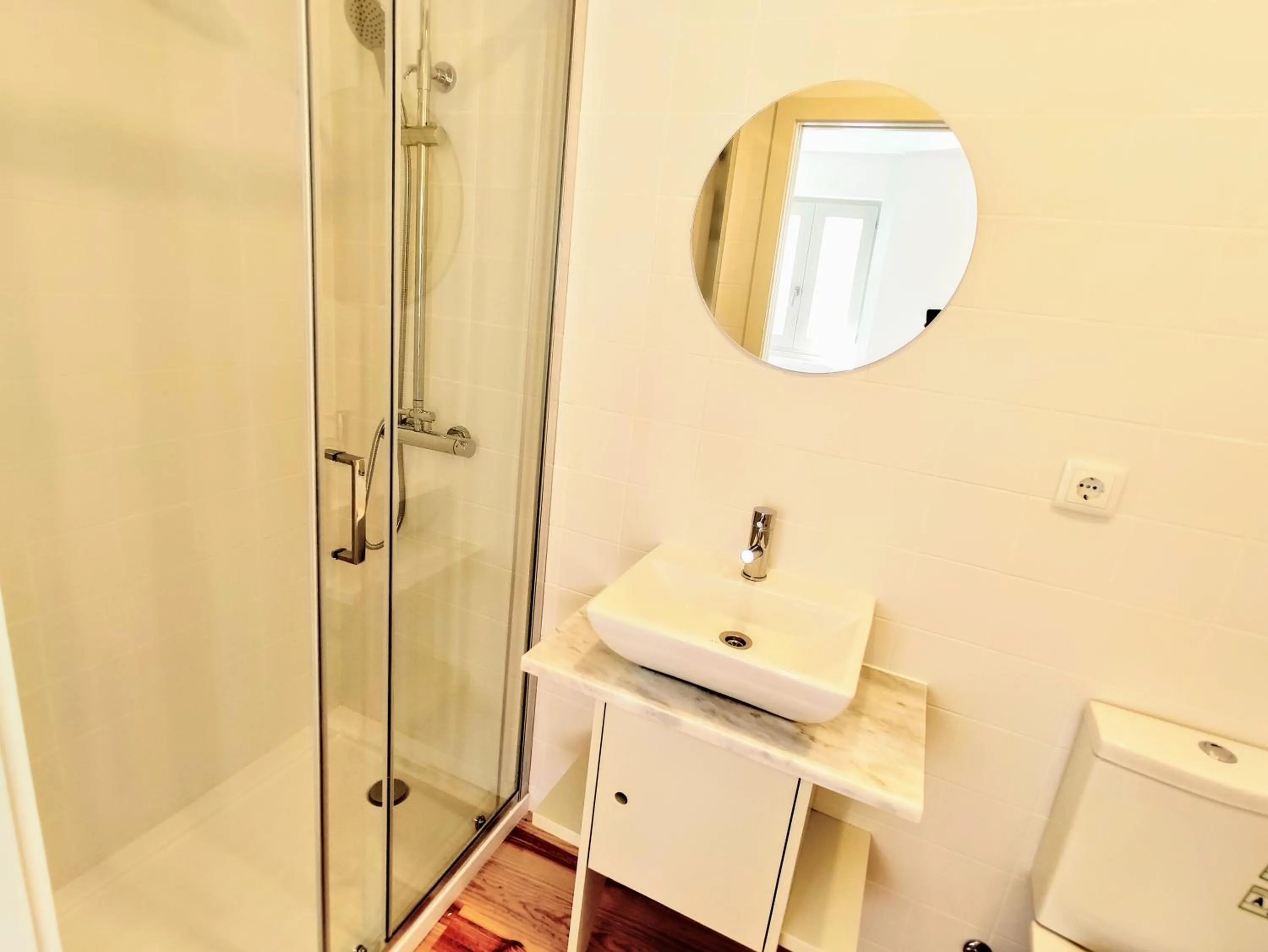 Bathroom in Bombarda Cinema Apartments