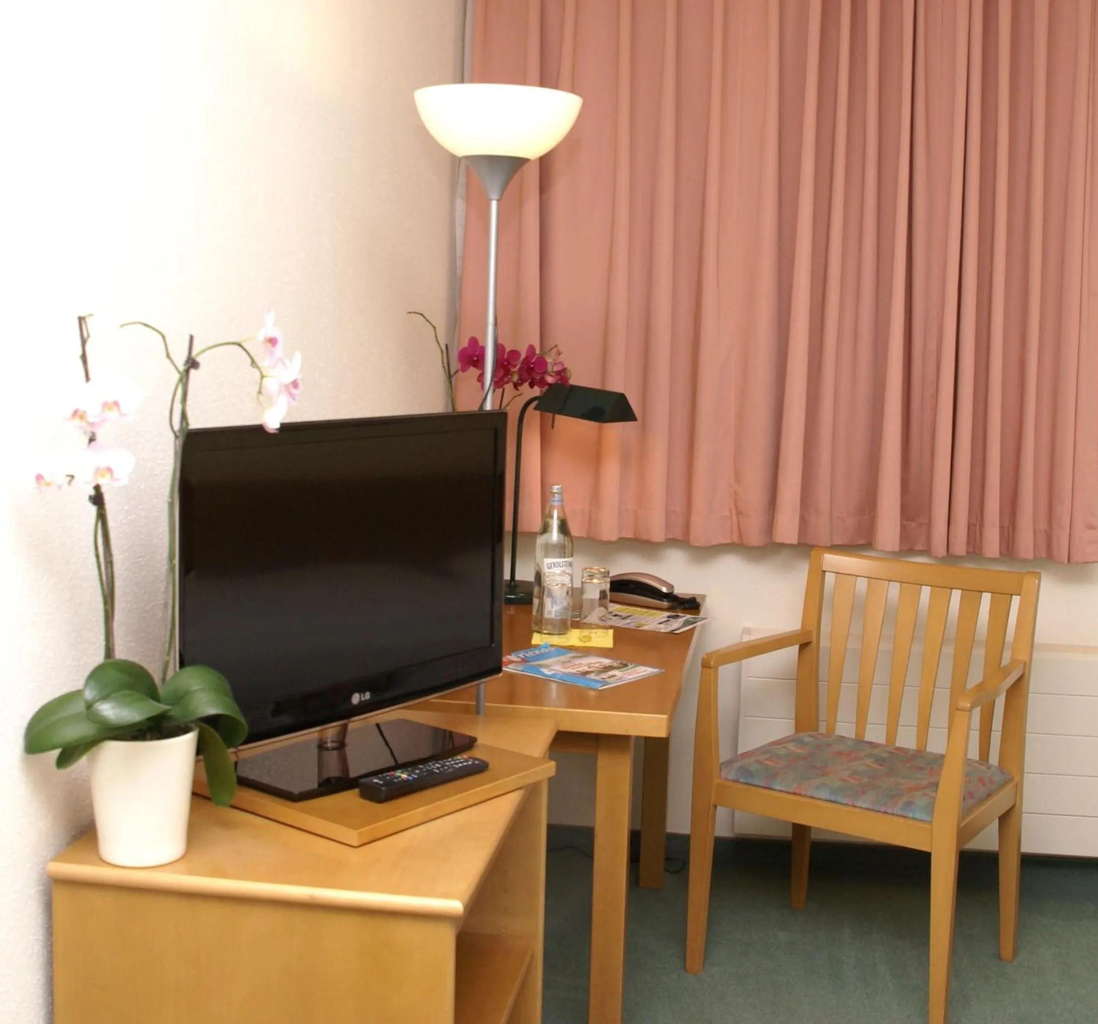 TV and multimedia in Apart Hotel Gera