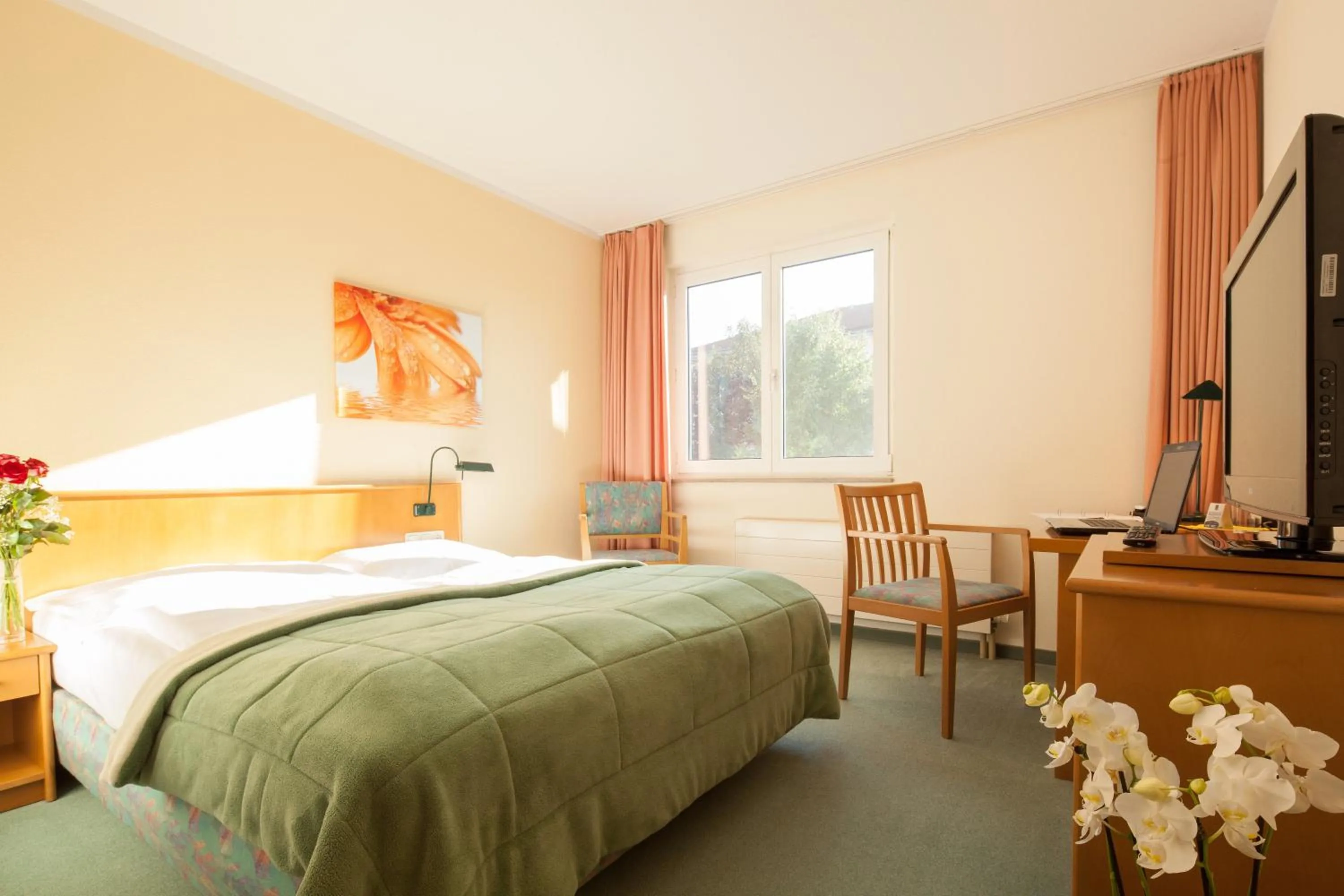 Photo of the whole room, Bed in Apart Hotel Gera