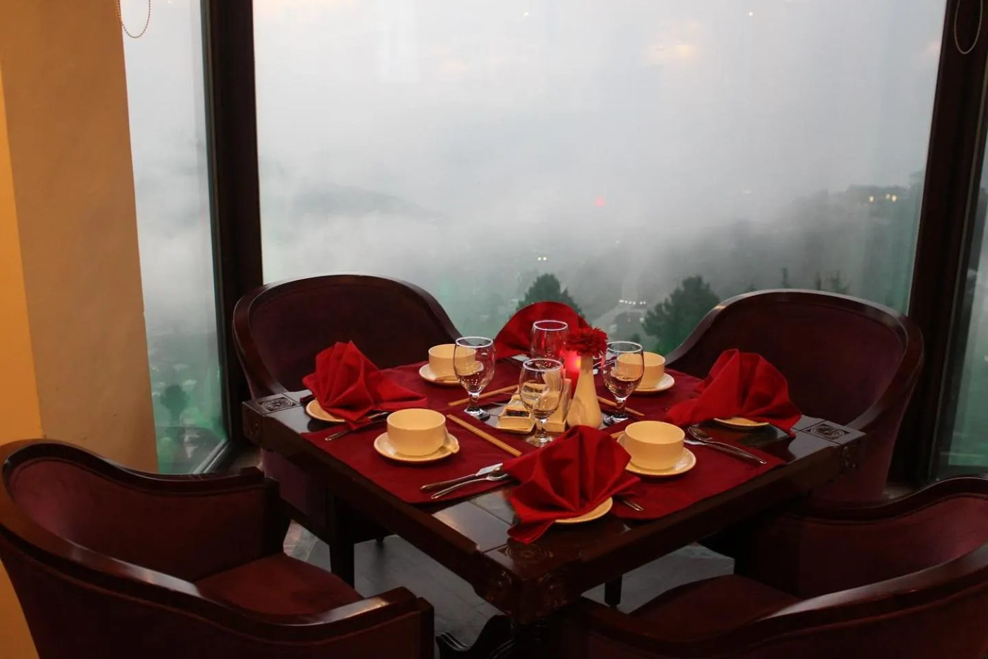Restaurant/places to eat in Pearl Continental Hotel Malam Jabba