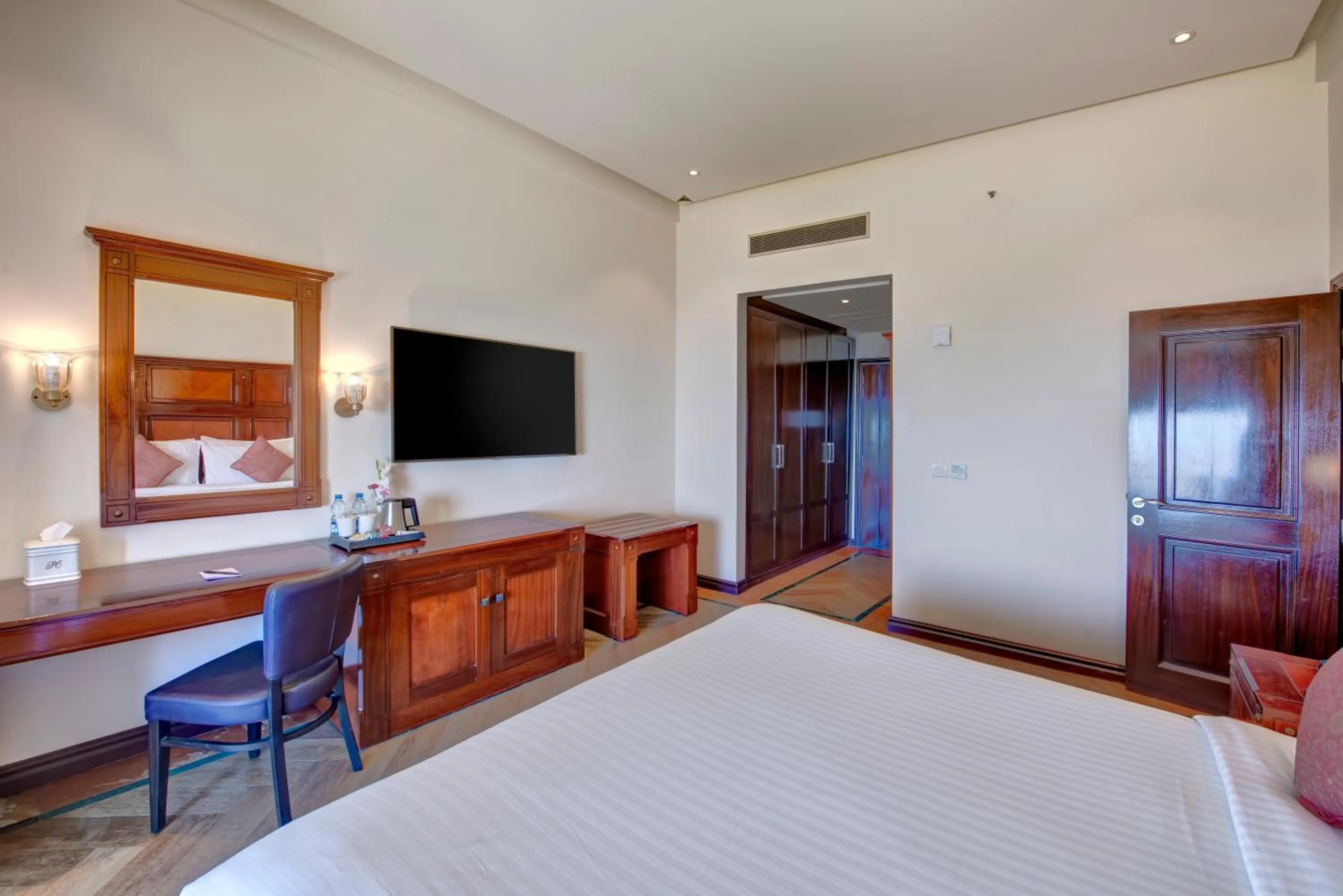 Bedroom, Bed in Pearl Continental Hotel Malam Jabba