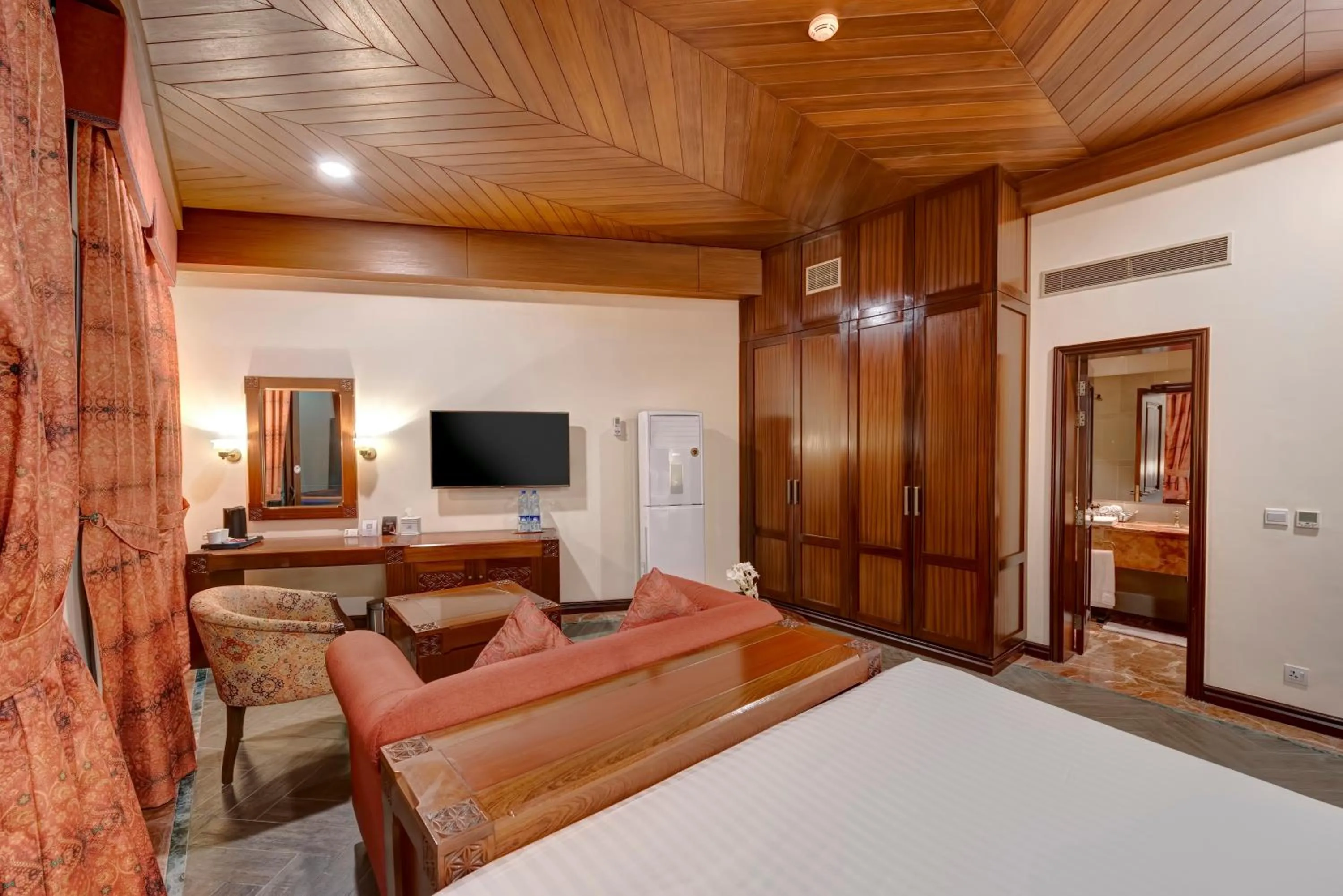 Bedroom, Bed in Pearl Continental Hotel Malam Jabba