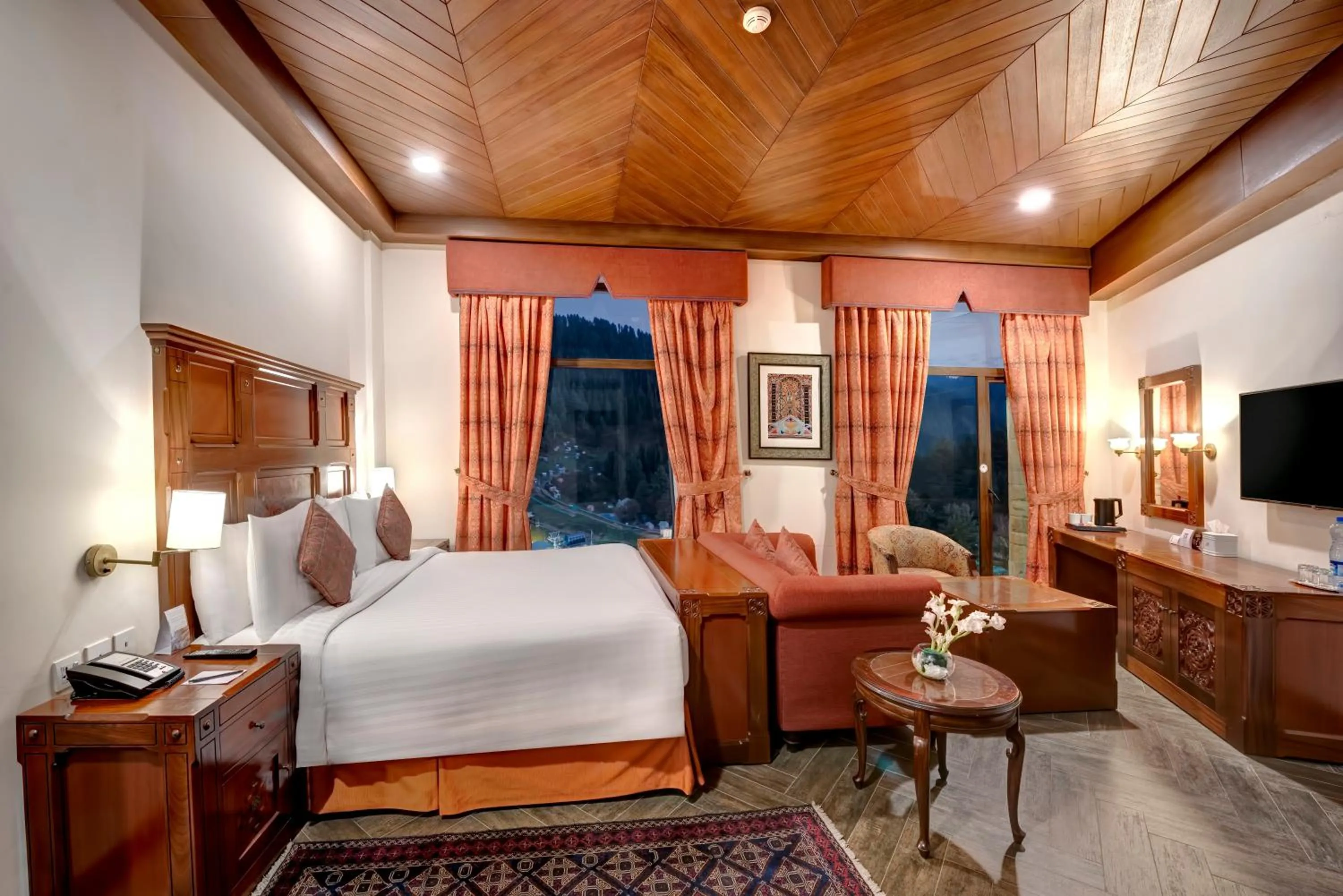 Bedroom, Bed in Pearl Continental Hotel Malam Jabba