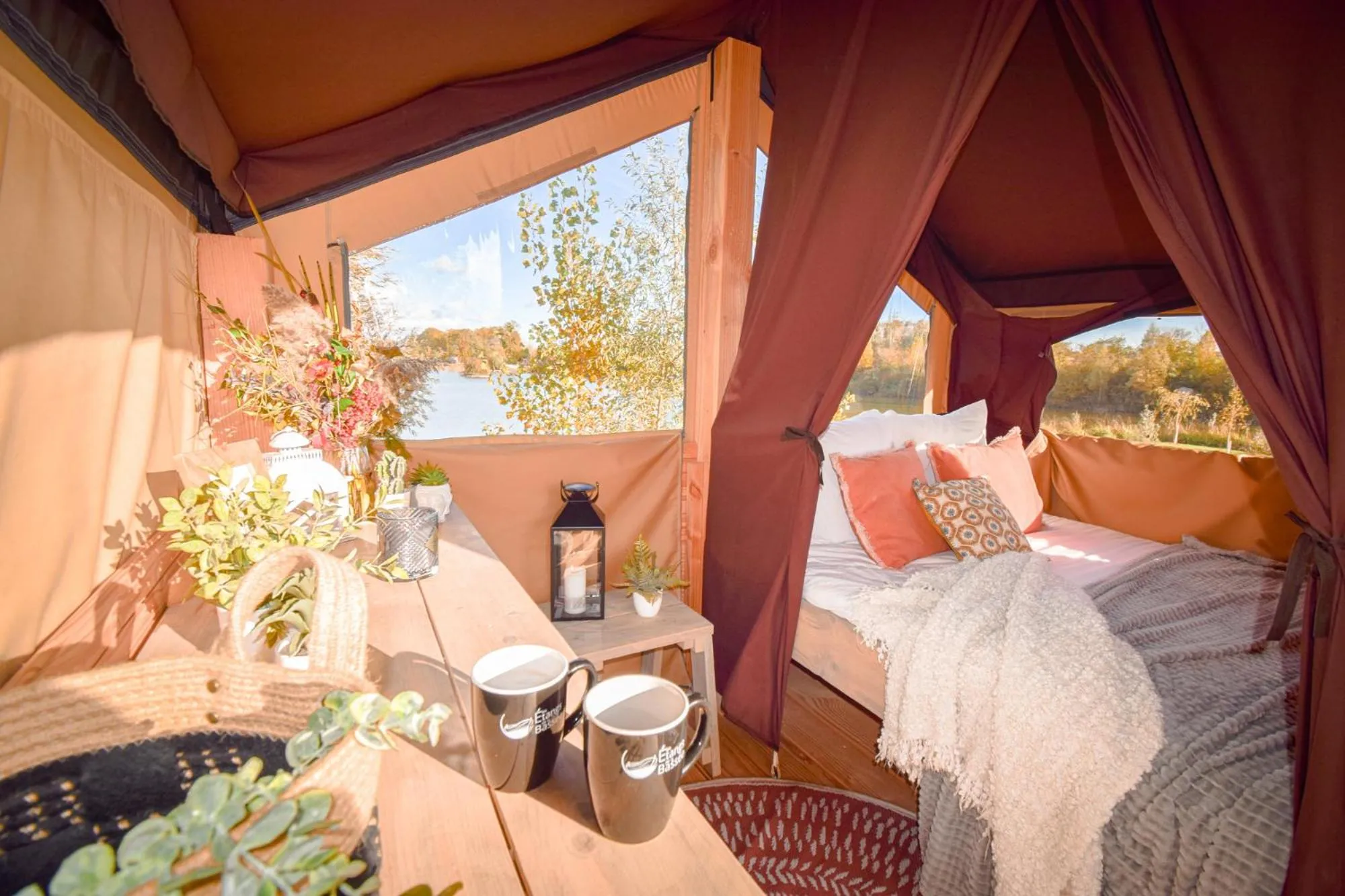 Bedroom, Bed in Les Etangs de la Bassée