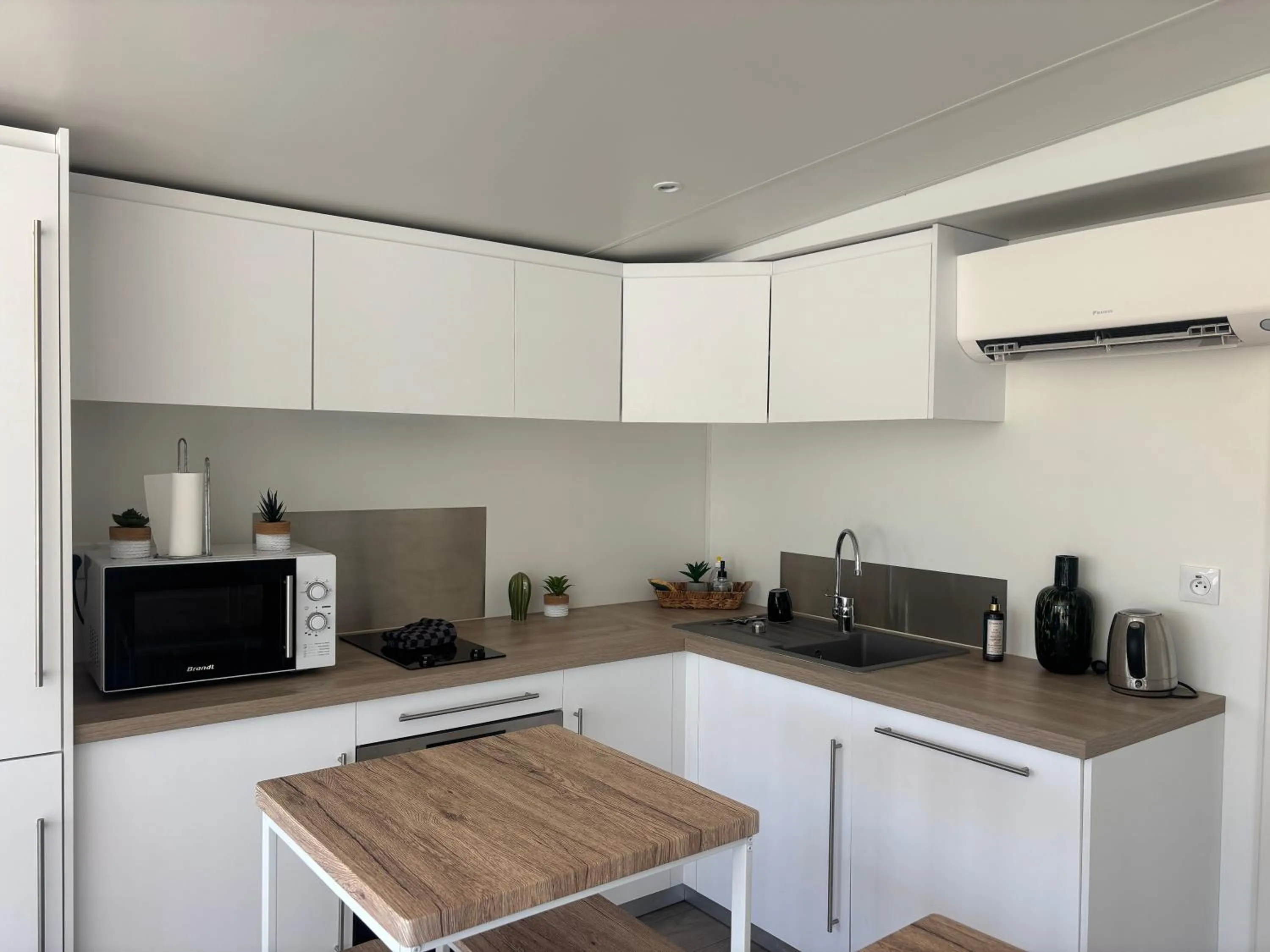 Communal kitchen in Les Etangs de la Bassée