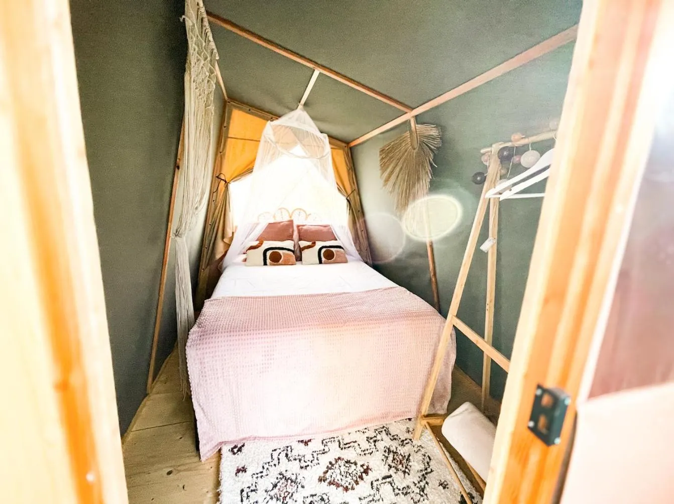 Bedroom, Bed in Les Etangs de la Bassée