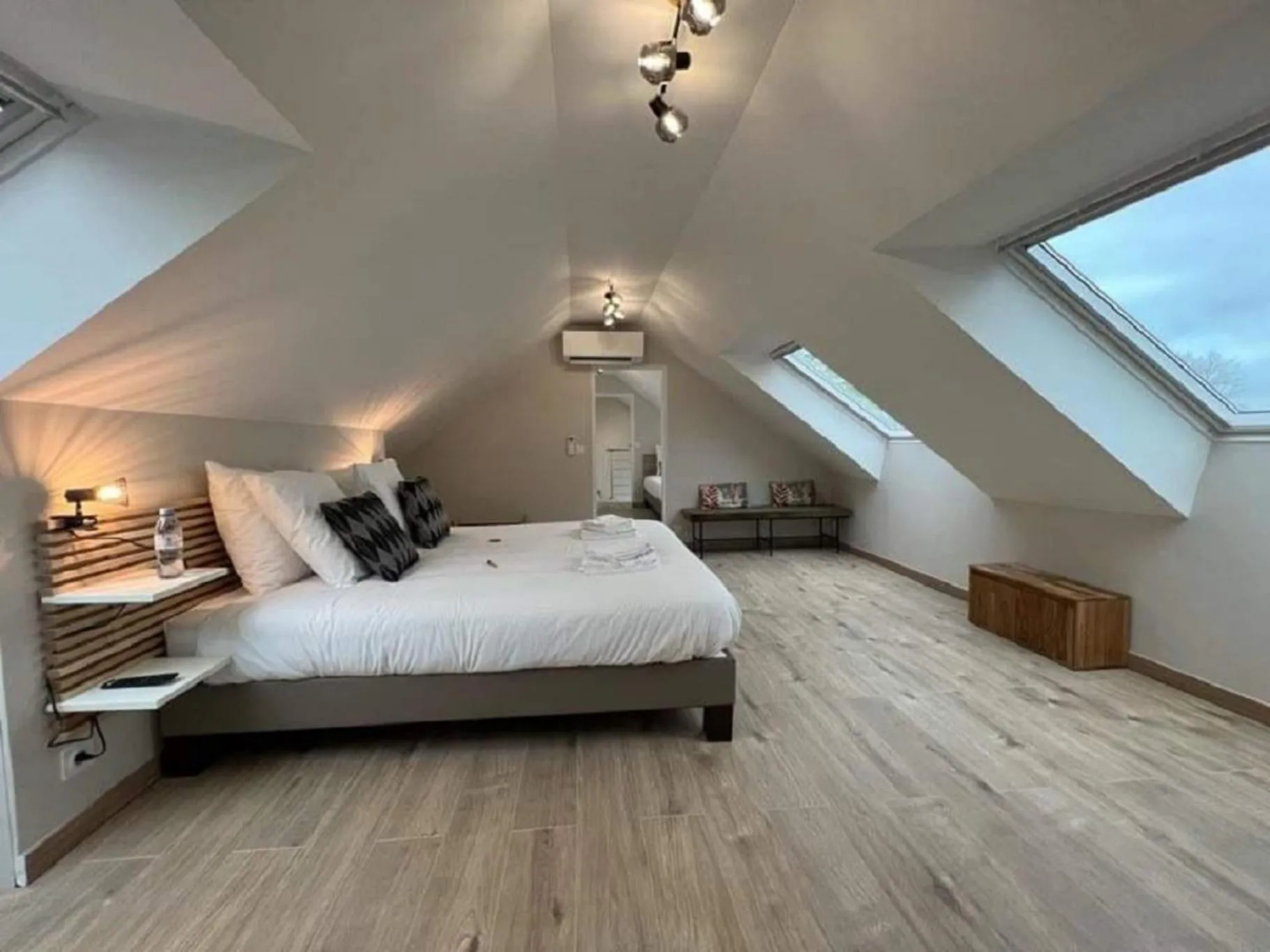 Property building, Bed in Les Etangs de la Bassée