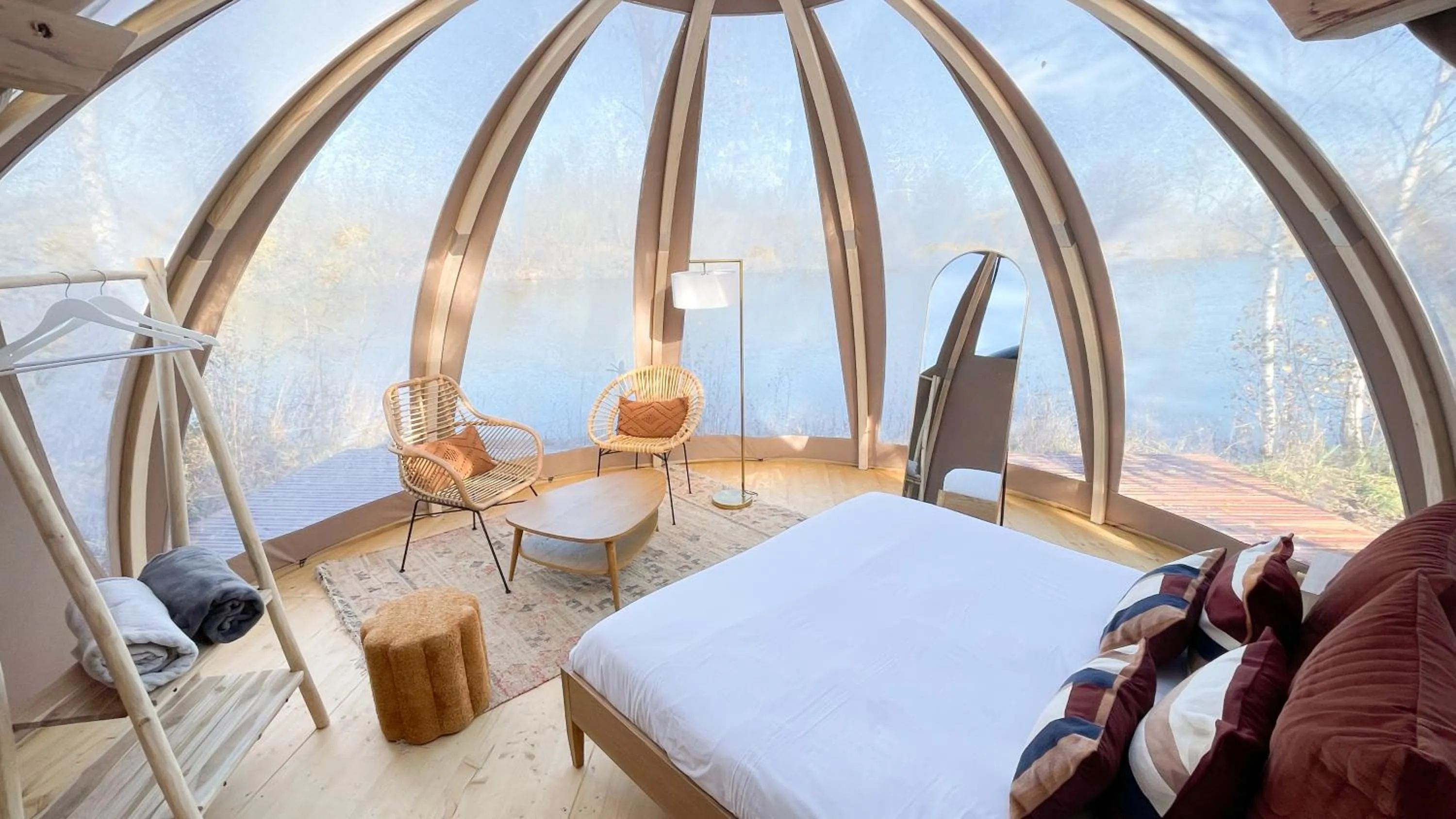 Photo of the whole room, Bed in Les Etangs de la Bassée