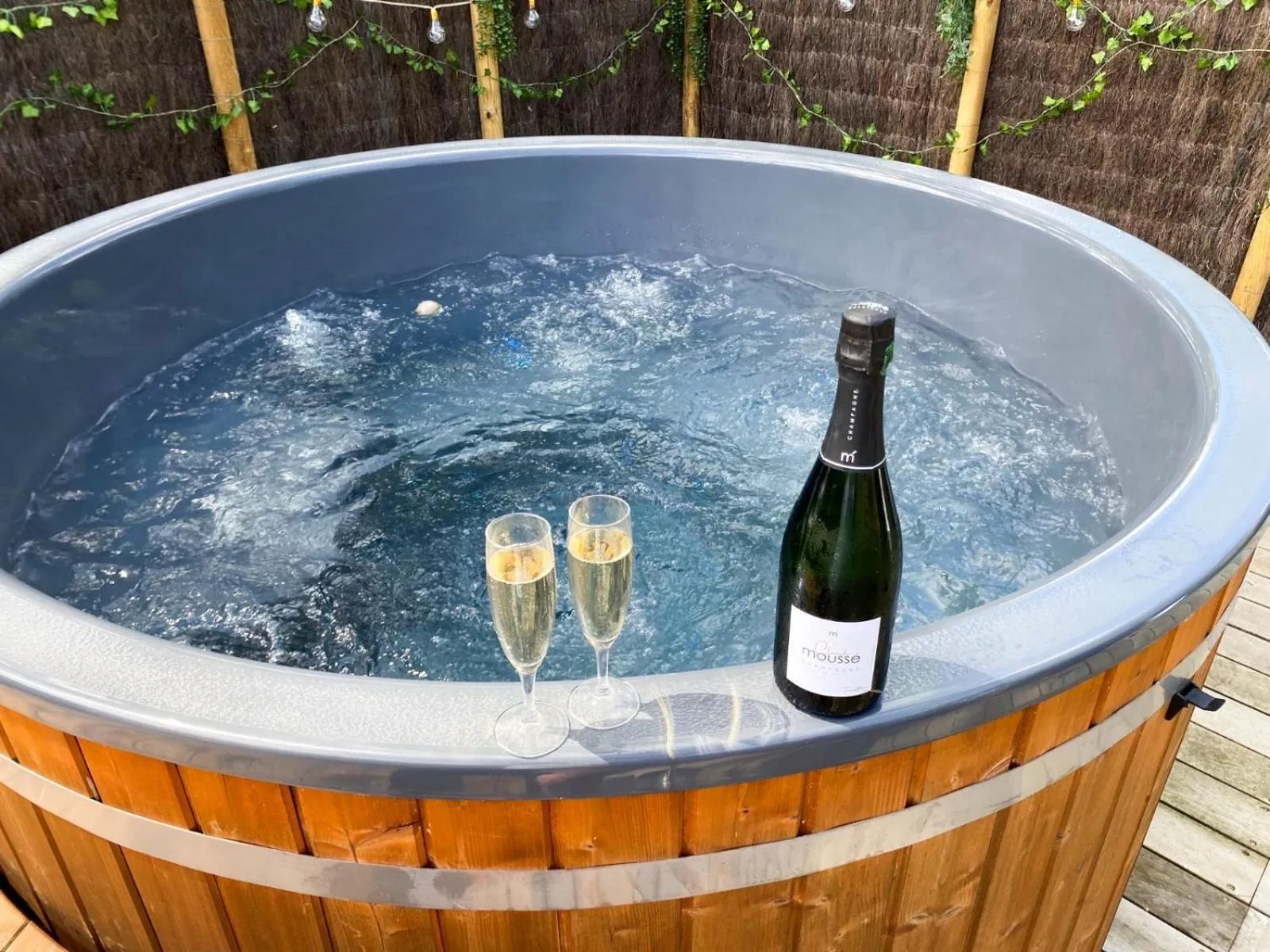 Hot Tub in Les Etangs de la Bassée